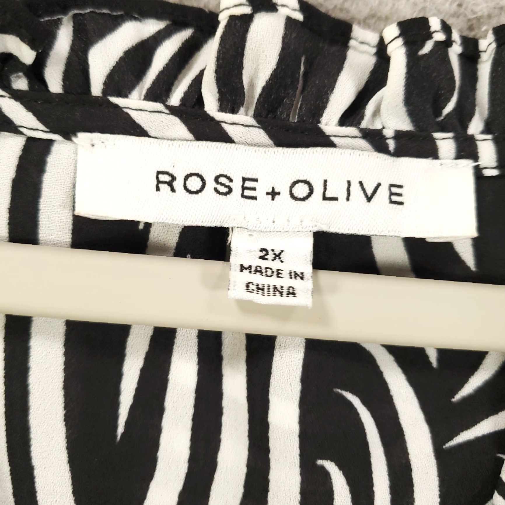 Vintage Rose And Olive Blouse Womens 2X Black White Geometric V-Neck Lightweight Top Size XXL / US 16-18 / IT 52-54 - 5 Thumbnail
