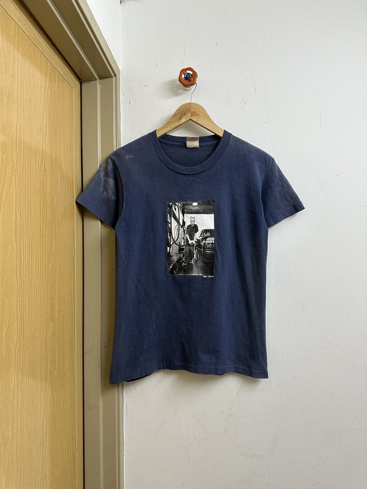 Vintage Vintage 90's Red Ink Tobin Yelland Faded Tees Size US S / EU 44-46 / 1 - 1 Thumbnail