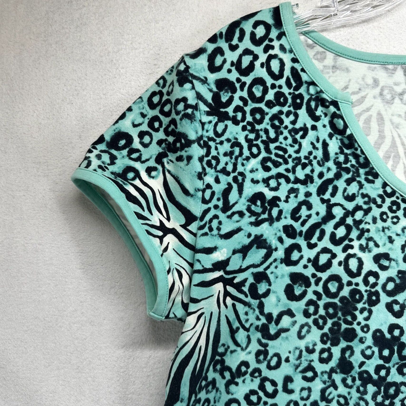 Vintage Westbound Petites Blue Cheetah Animal Print Blouse Top Women's Large PL Short Sleeve V-Neck Size L / US 10 / IT 46 - 5 Thumbnail