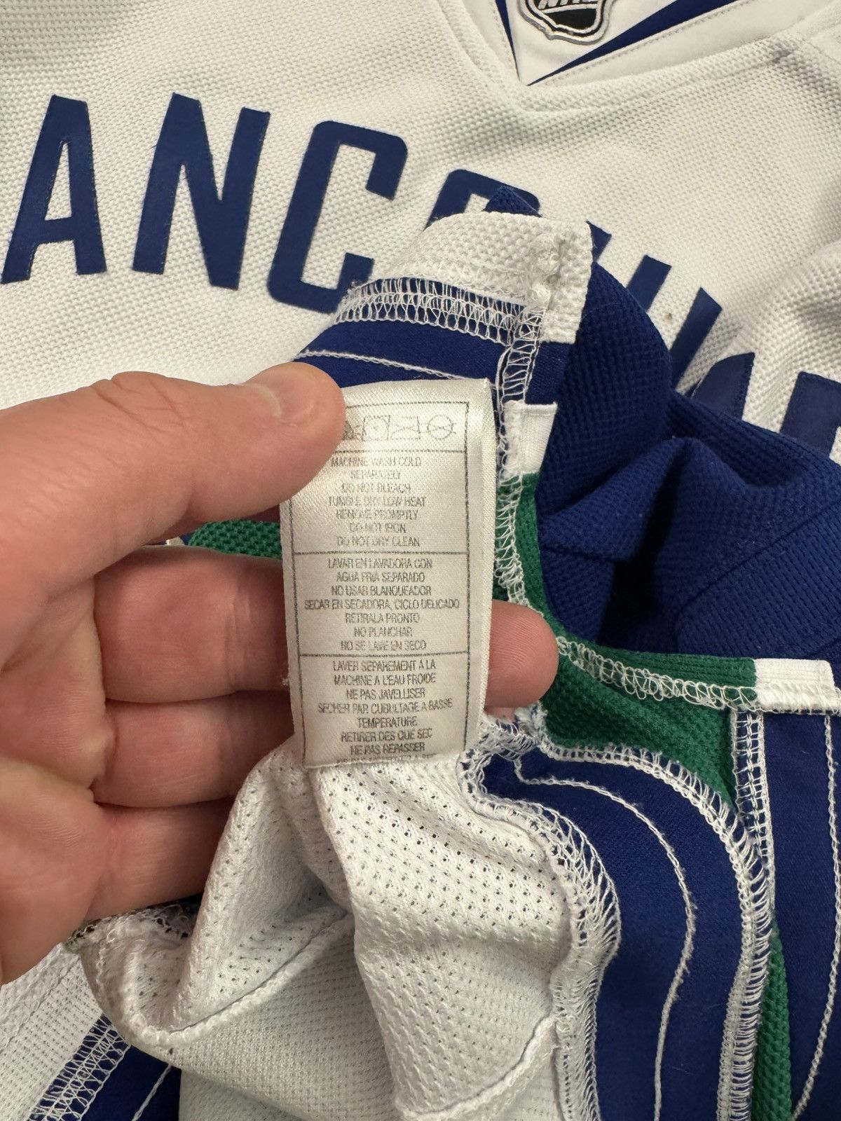 NHL × Reebok × Vintage 2010 NHL Vancouver Canucks Ryan Kesler #17 Jersey/NHL Jersey Size US M / EU 48-50 / 2 - 20 Thumbnail
