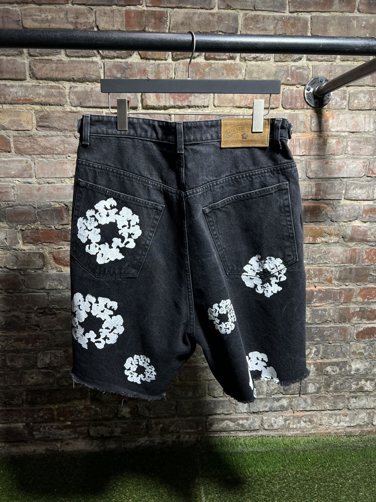 DENIM TEARS Denim Tears Cotton Wreath Denim Jorts Size US 38 / EU 54 - 2 Thumbnail