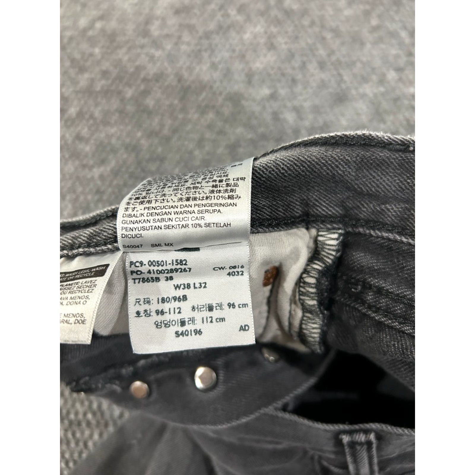 Levi's VINTAGE Levi's 501 Jeans Mens 36x29 Black Straight Button Fly Classic Denim Retro 90s - Levi's 501 Series Mens Jeans Size US 36 / EU 52 - 5 Thumbnail