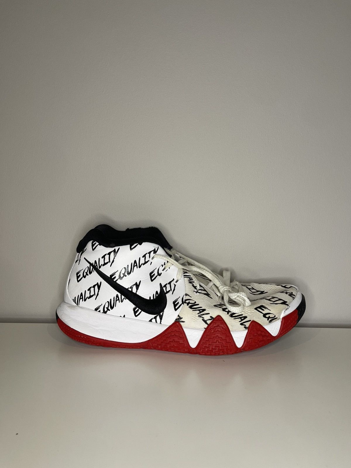Nike Nike Kyrie 4 Size US 13 / EU 46 - 1 Thumbnail