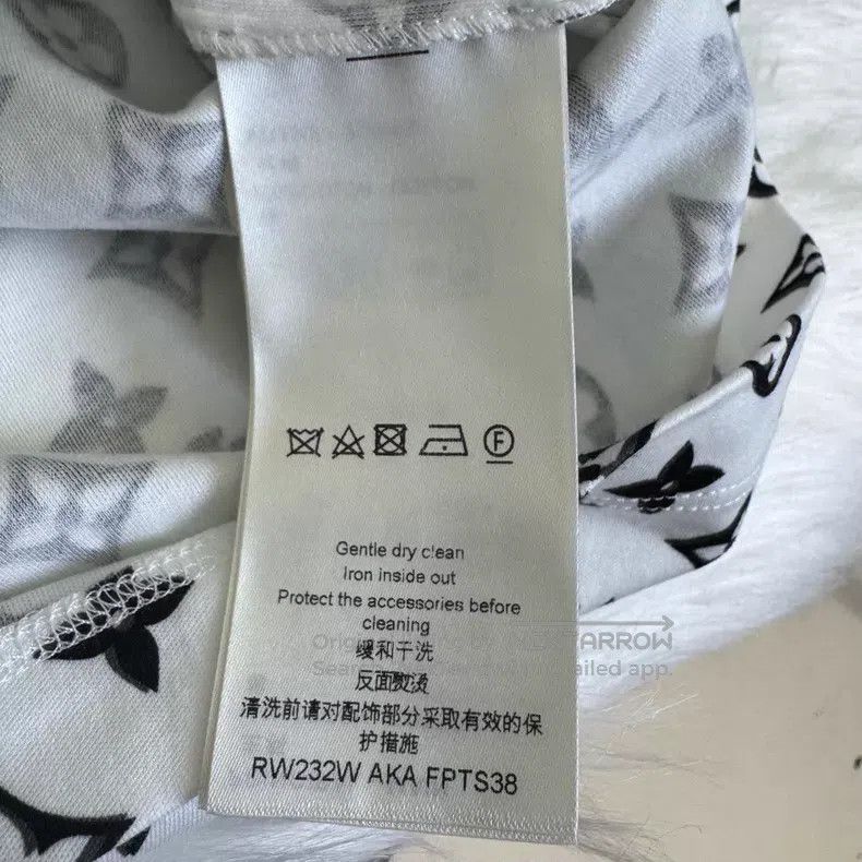 Louis Vuitton Louis Vuitton Full logo short sleeve T-shirt Size XS / US 0-2 / IT 36-38 - 5 Thumbnail