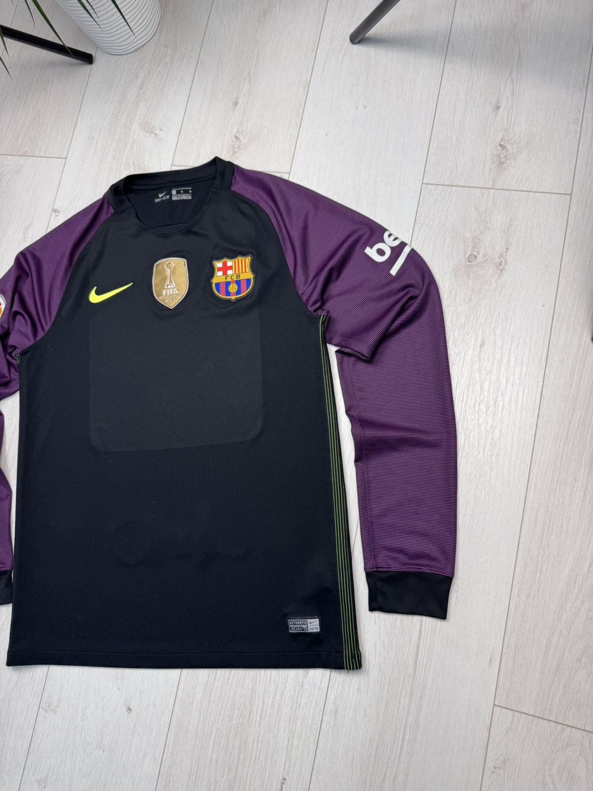 Other FC BARCELONA 2016-17 GOALKEEPER NIKE FOOTBALL SOCCER JERSEY Size US M / EU 48-50 / 2 - 3 Thumbnail
