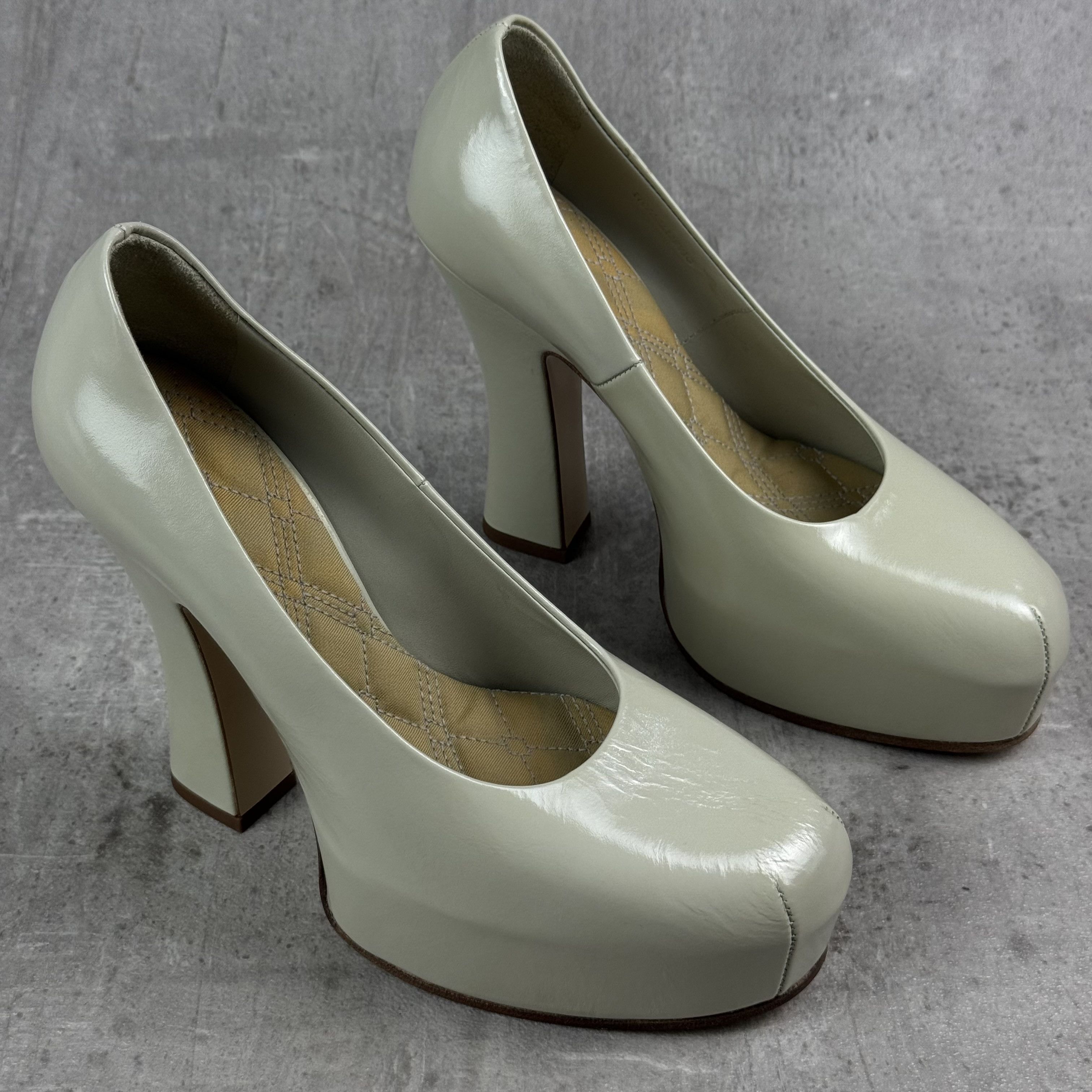 Burberry BURBERRY Off-White Leather Arch Pumps Pebble Size US 6 / IT 36 - 1 Thumbnail