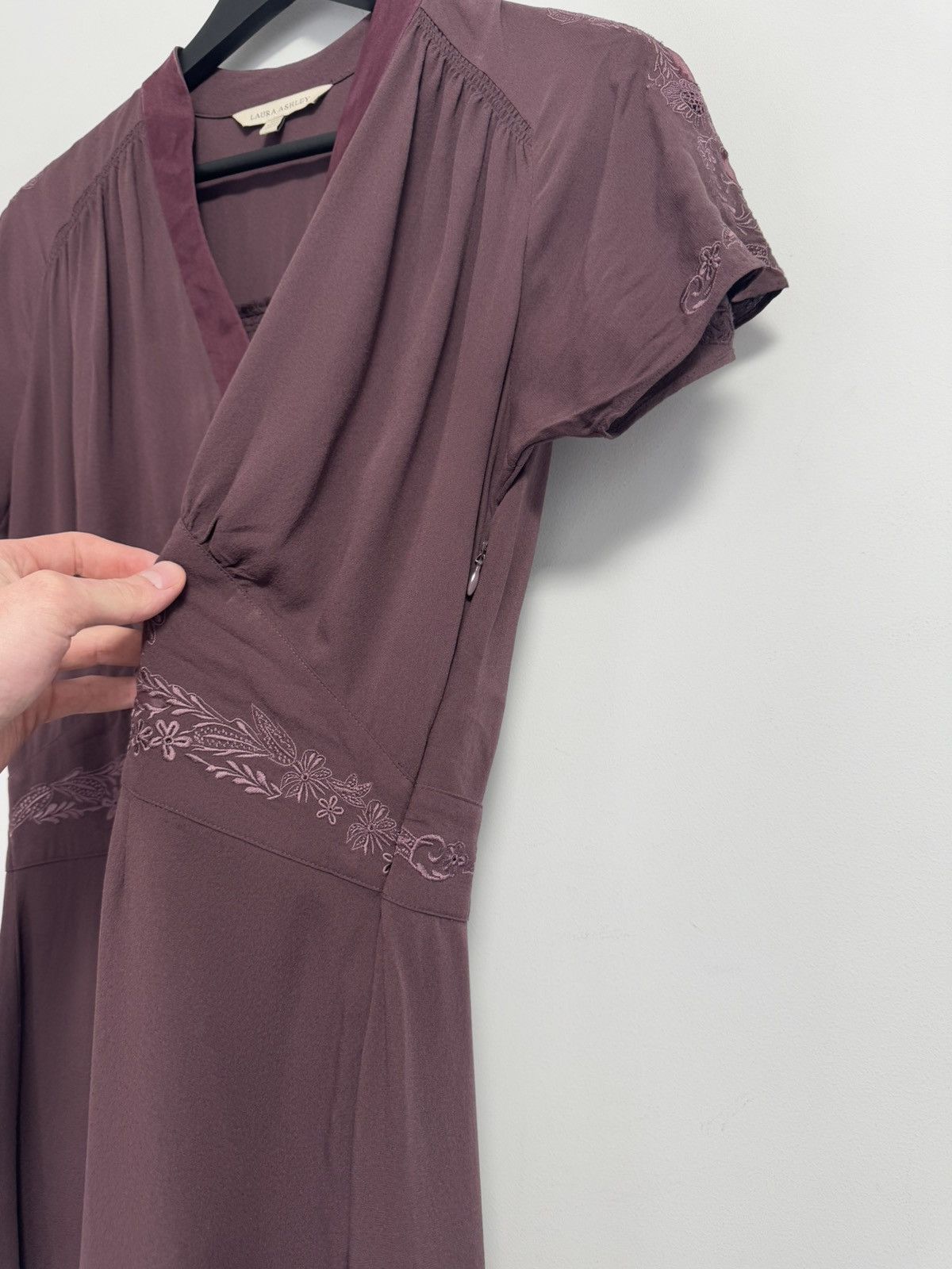Laura Ashley Vintage Laura Ashley Embroidered Crepe Tea Dress in Mauve Size L / US 10 / IT 46 - 13 Thumbnail