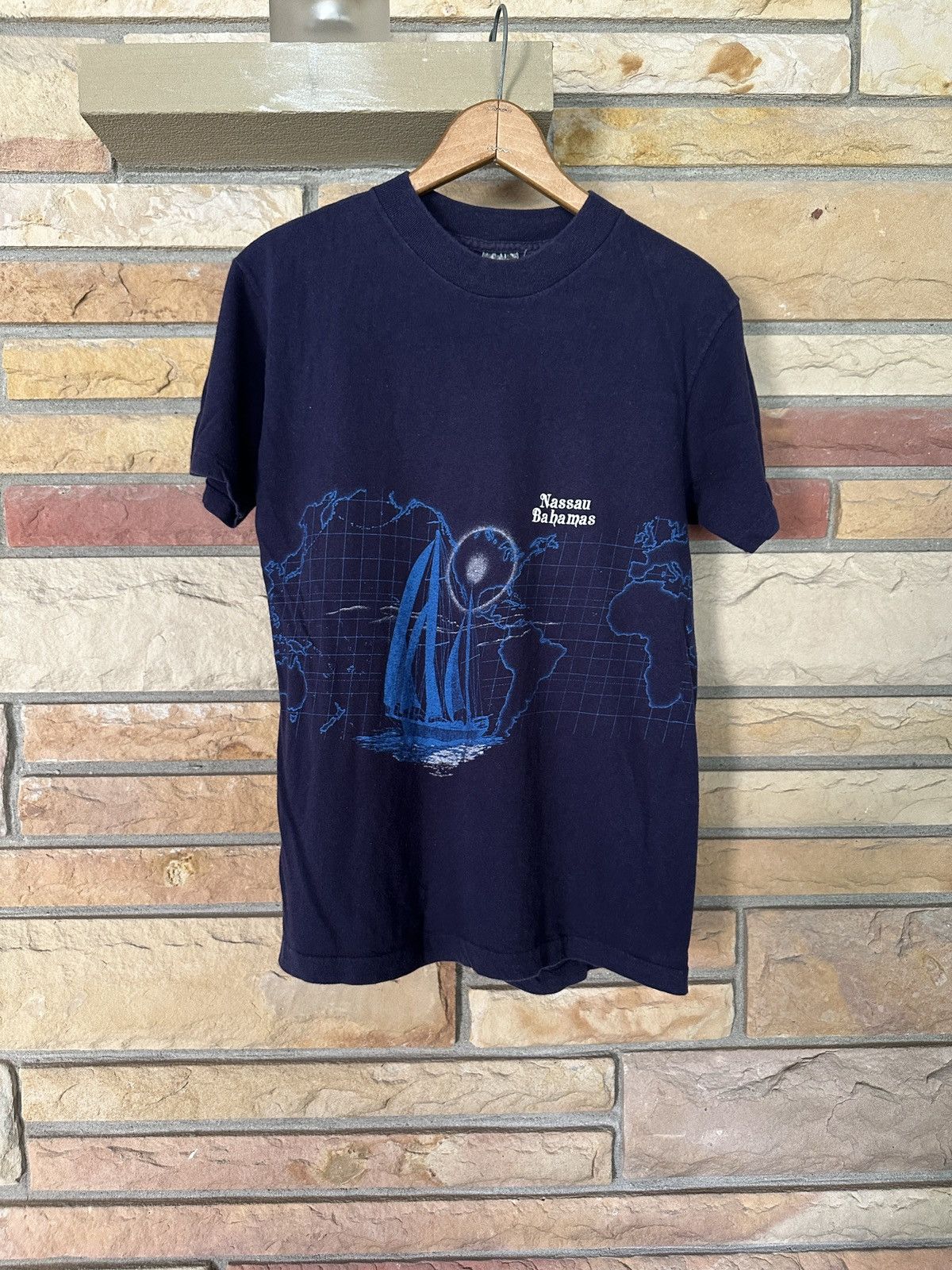 Vintage Vintage 80s Nassau Bahamas Wrap Around Graphic Tee Size US M / EU 48-50 / 2 - 1 Thumbnail