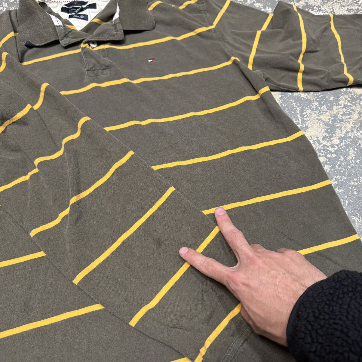 Vintage Vintage Tommy Hilfiger Brown Yellow Striped Polo Tshirt Size US M / EU 48-50 / 2 - 8 Thumbnail