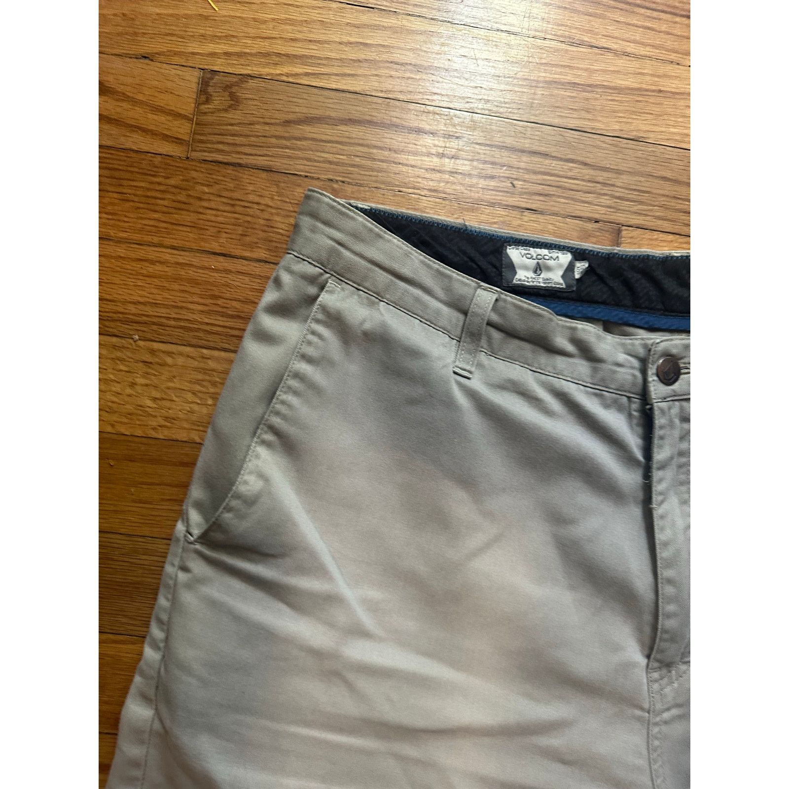Volcom Volcom Khaki Casual Shorts Size US 36 / EU 52 - 3 Thumbnail