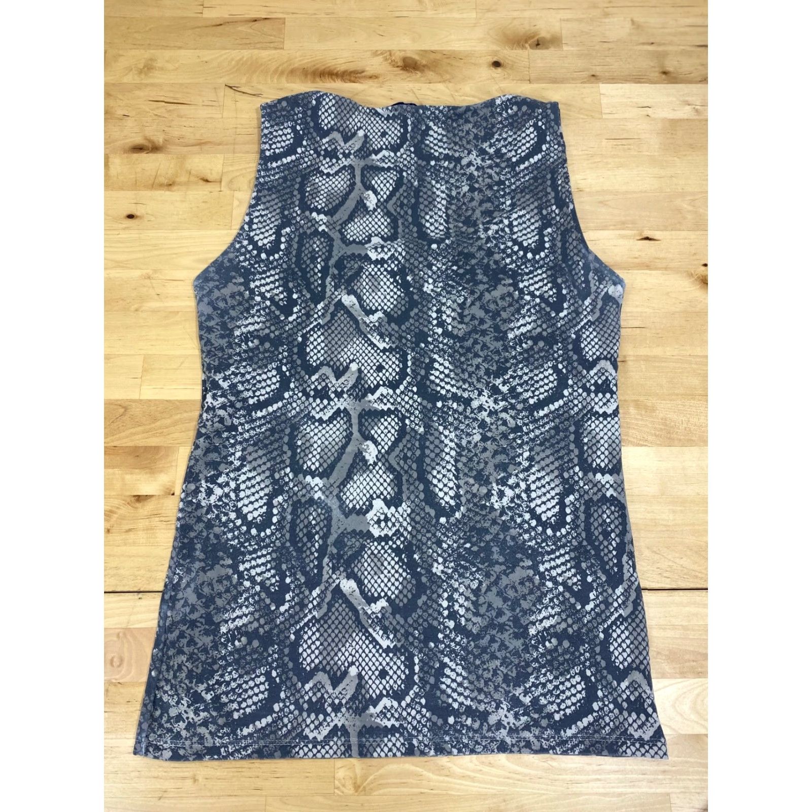 Zara Zara Blouse Shirt Women V-Neck Sleeveless Satin Polyester Multicolor Animal Print Top Size S (Regular) 1196 Size S / US 4 / IT 40 - 7 Thumbnail