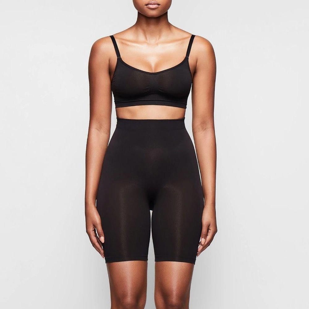 Designer CT811a SKIMS NWOT SCULPTING SHORT MID THIGH ONYX Size ONE SIZE - 1 Thumbnail