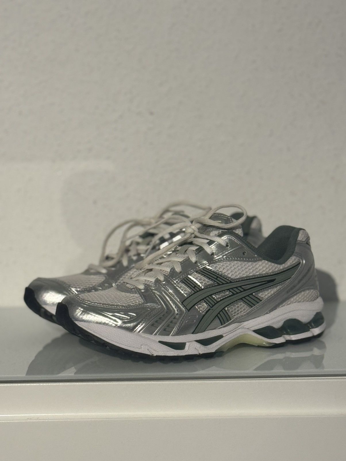 Asics ASICS Gel-Kayano 14 Size US 8.5 / EU 41-42 - 1 Thumbnail