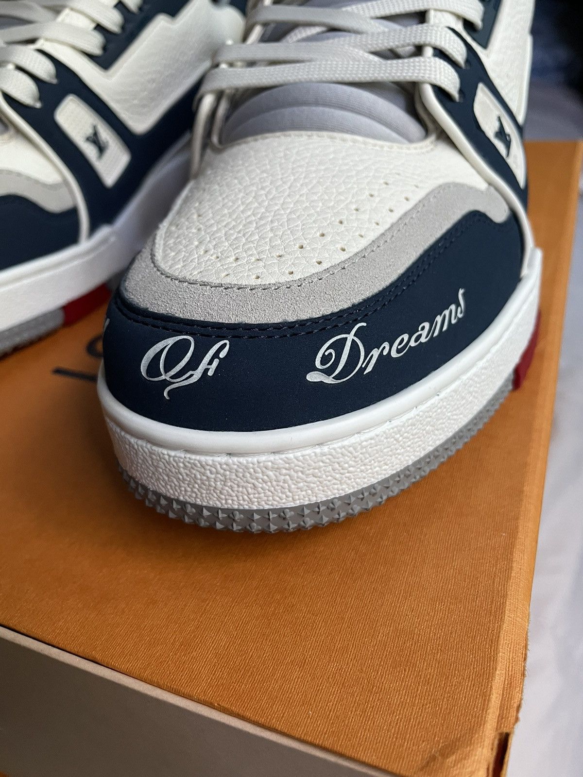 Louis Vuitton Louis Vuitton New York City Of Dreams Trainer Sneaker Size US 10.5 / EU 43-44 - 7 Thumbnail