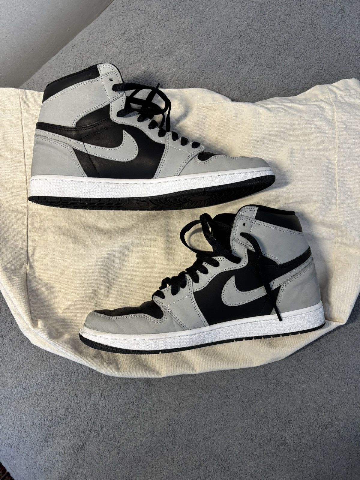 Nike AIR JORDAN 1 RETRO HIGH OG Size US 12.5 / EU 45-46 - 2 Thumbnail