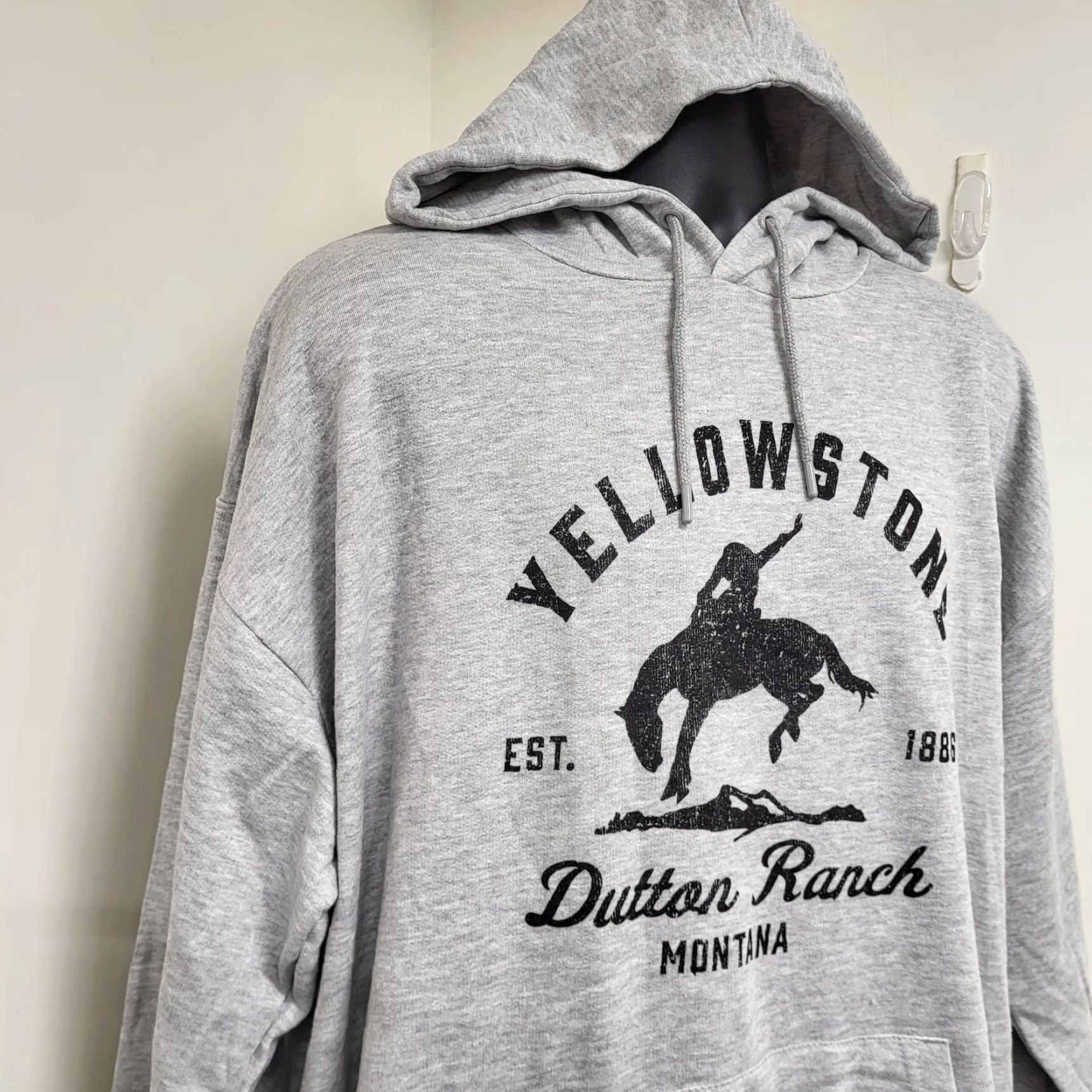 Vintage Yellowstone Hoodie Mens 2XL Gray Dalto n Ranch Bucking Bronco Montana Logo Graphic Print Pullover Hooded Fleece Sweatshirt Western Carded? Size US XXL / EU 58 / 5 - 5 Thumbnail