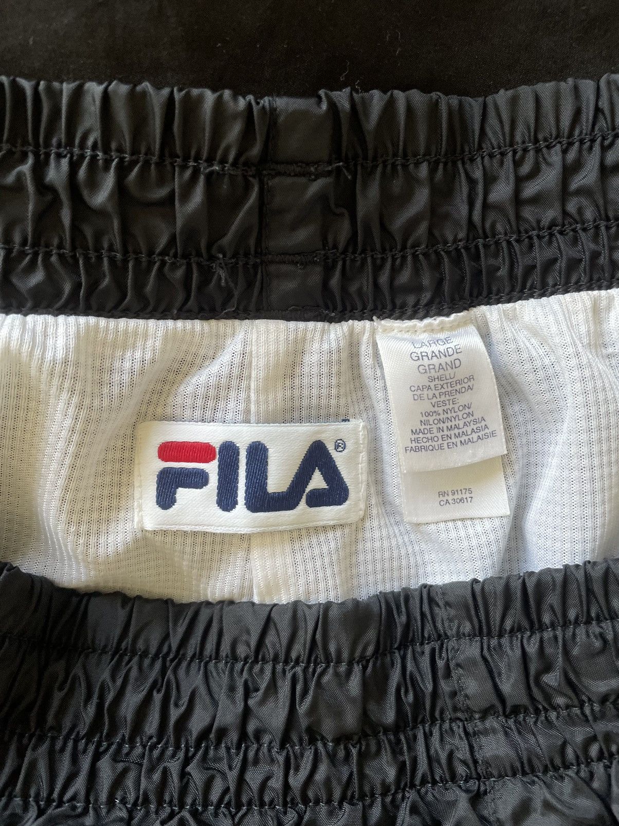 Fila vintage navy fila trackpants Size US 35 - 5 Thumbnail