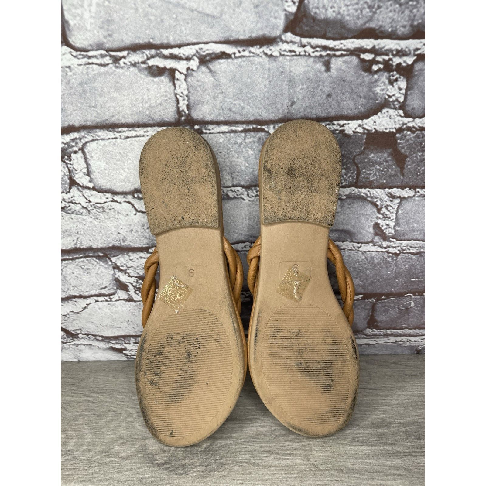 Saks Fifth Avenue Saks Fifth Avenue Italy Brown Leather Thong Slides Sandals W Size US 9 / IT 39 - 6 Thumbnail