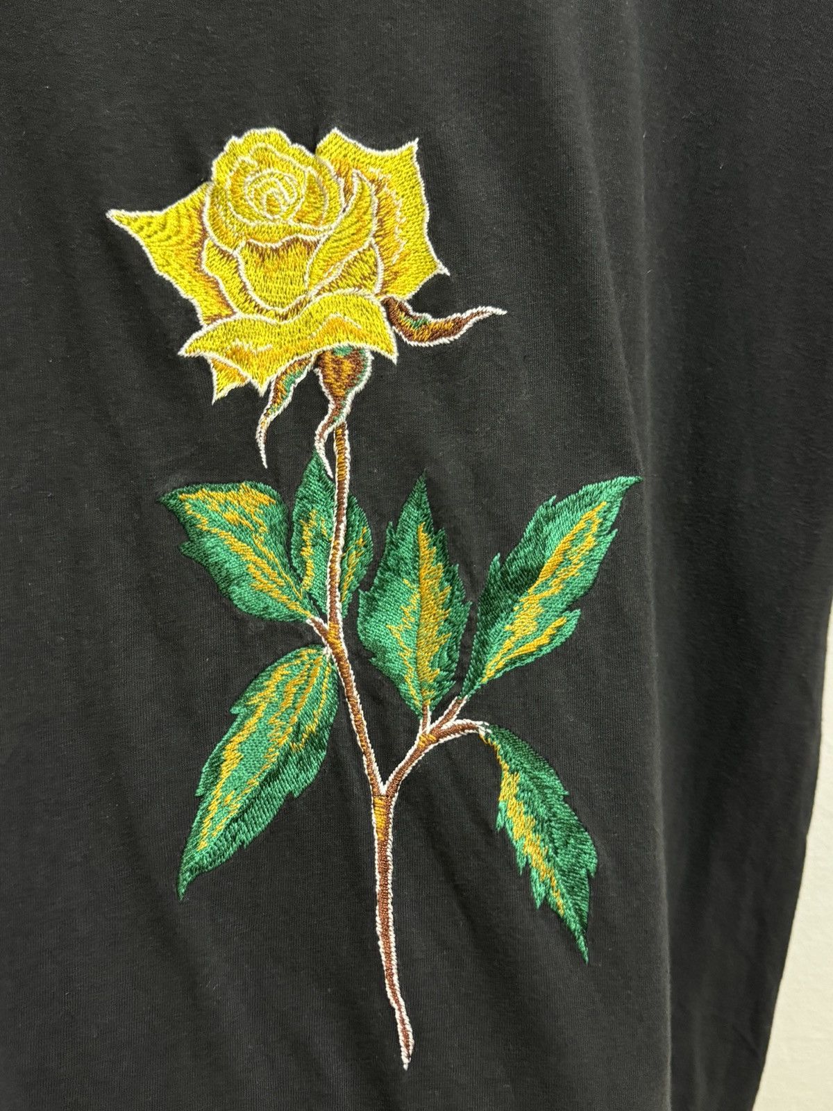 Japanese Brand × Vintage Vintage Embroidery Rose Flower Single Stitch Tee Size US XS / EU 42 / 0 - 6 Thumbnail
