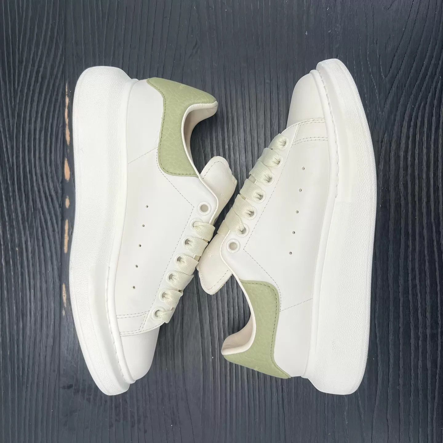 Alexander McQueen Alexander McQueen Green Tail Sneaker 38 Women's Size US 7.5 / IT 37.5 - 3 Thumbnail