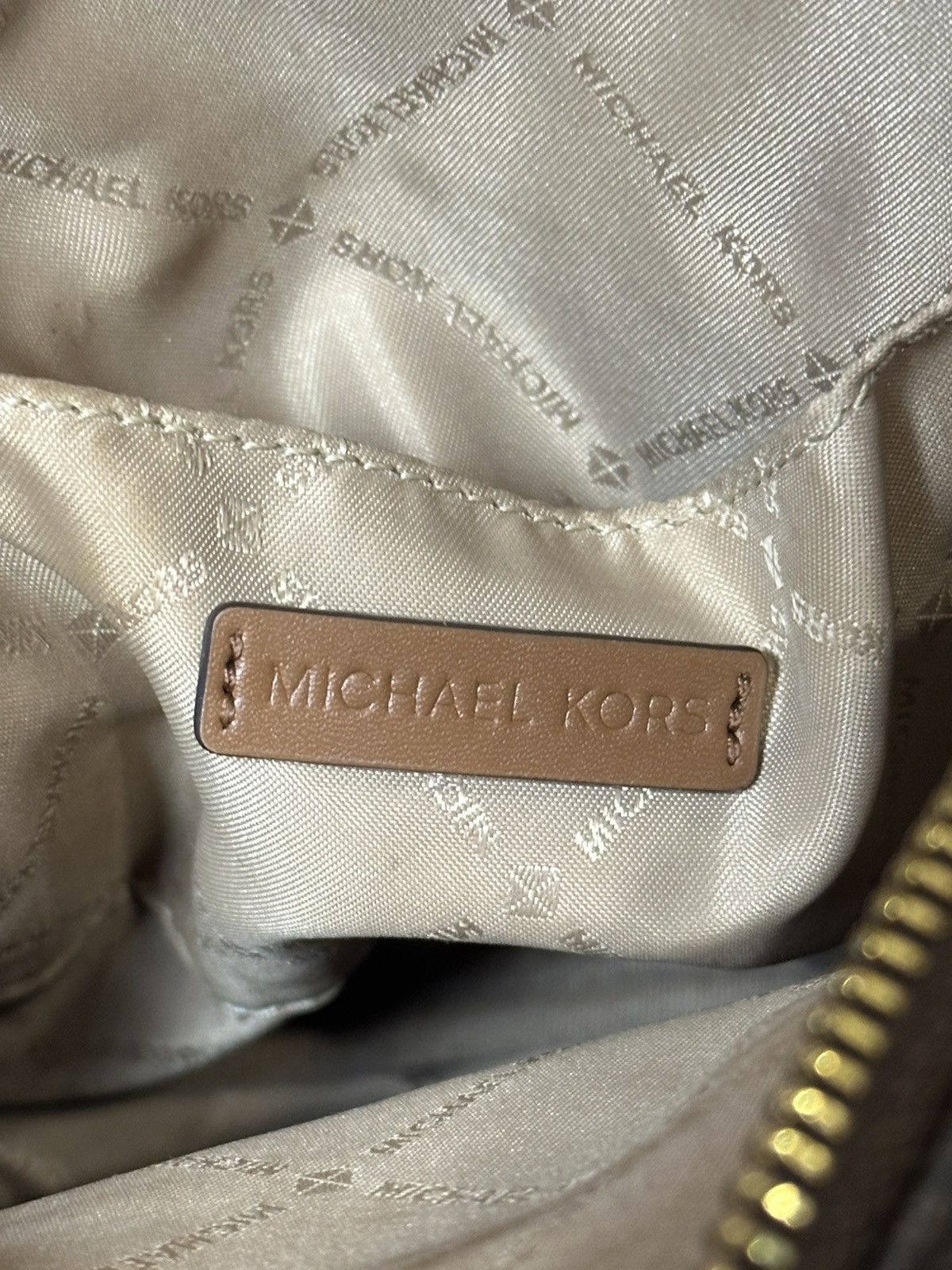 Michael Kors MICHAEL KORS SLING SLING BAG. Size ONE SIZE - 19 Thumbnail