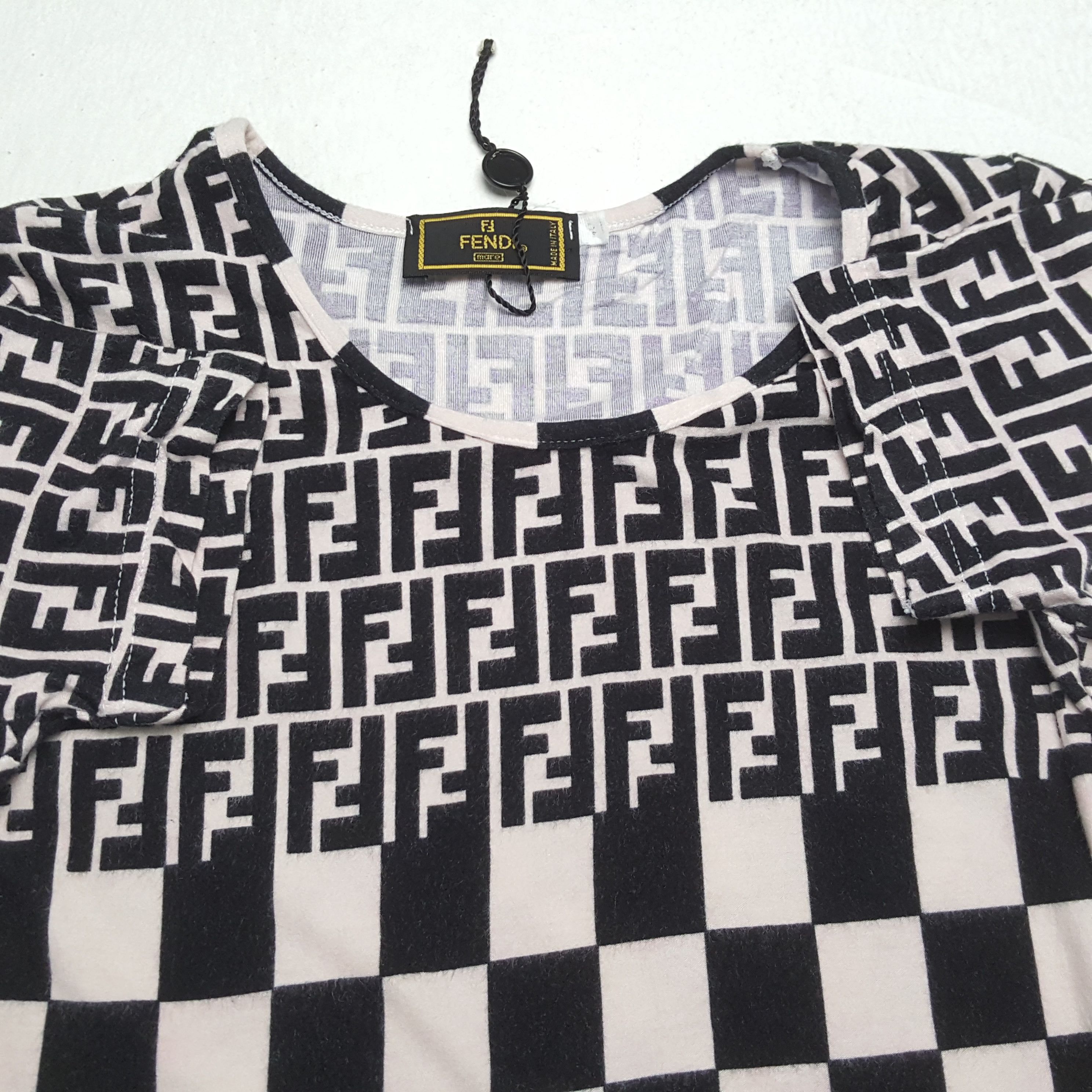 Fendi × Vintage Vintage FENDI Italian Fashion Brand Monogram Design T-Shirts Size XXS / US 00 / IT 34 - 7 Thumbnail