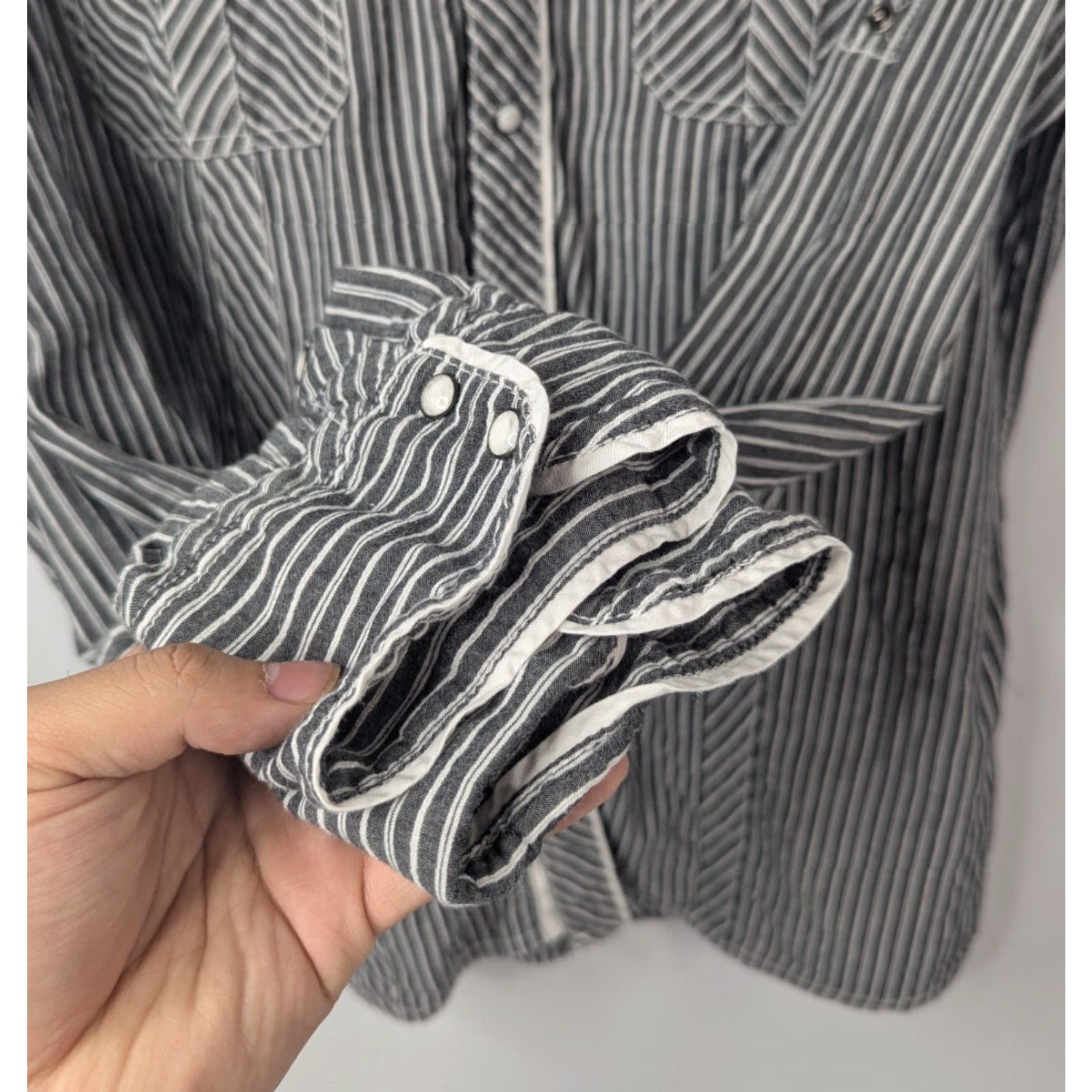 BKE BKE Gray White Stripe Slim Fit Pearl Snap Western Long Sleeve Shirt Size 2XL Men Size US XXL / EU 58 / 5 - 4 Thumbnail