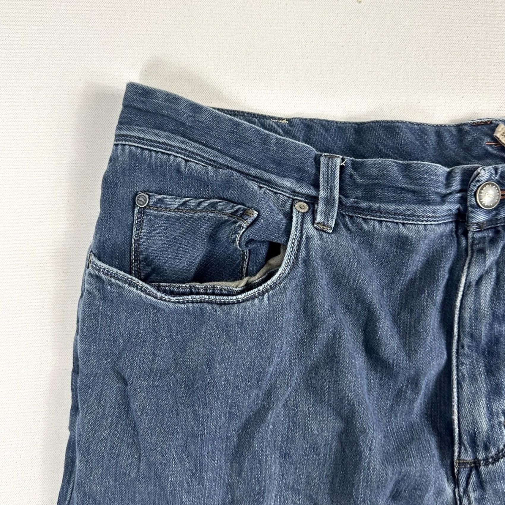 Tommy Bahama Tommy Bahama Jeans Mens Size 42x30 Blue Denim Straight Leg Standard Coin Pocket Size US 42 / EU 58 - 4 Thumbnail