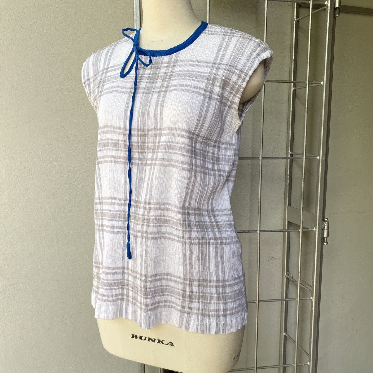 Tsumori Chisato Tsumori Chisato Blue Trim Bow Tie Sleeveless Blouse Size M / US 6-8 / IT 42-44 - 9 Thumbnail