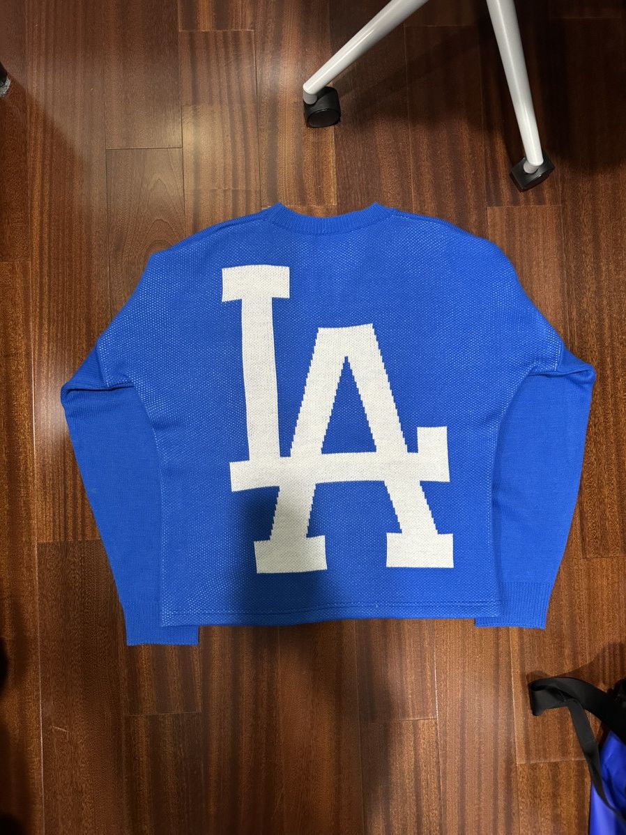 Neoity Los Angeles Blue Sweater
