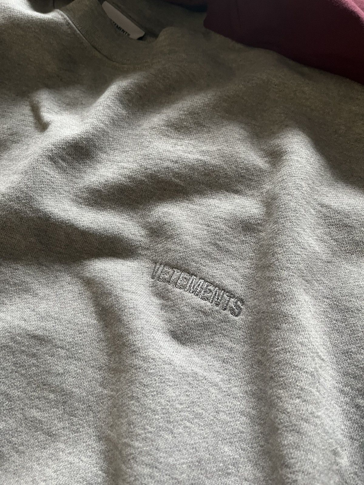 Vetements Vetements Gray & Red Runway Merged T-Shirt / Sweatshirt Size US L / EU 52-54 / 3 - 5 Thumbnail