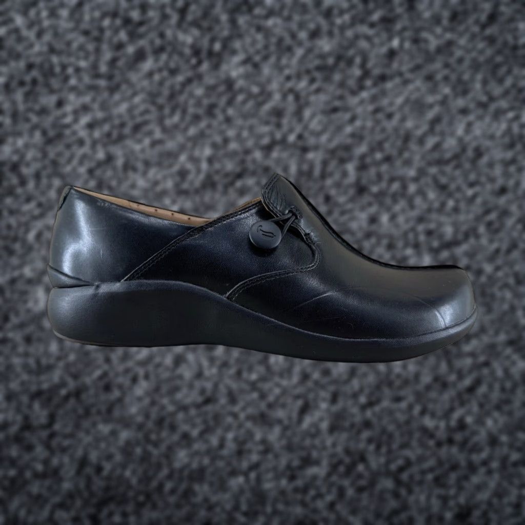 Clarks Un Loop Walk Black Leather Loafer Womens US Size W Low
