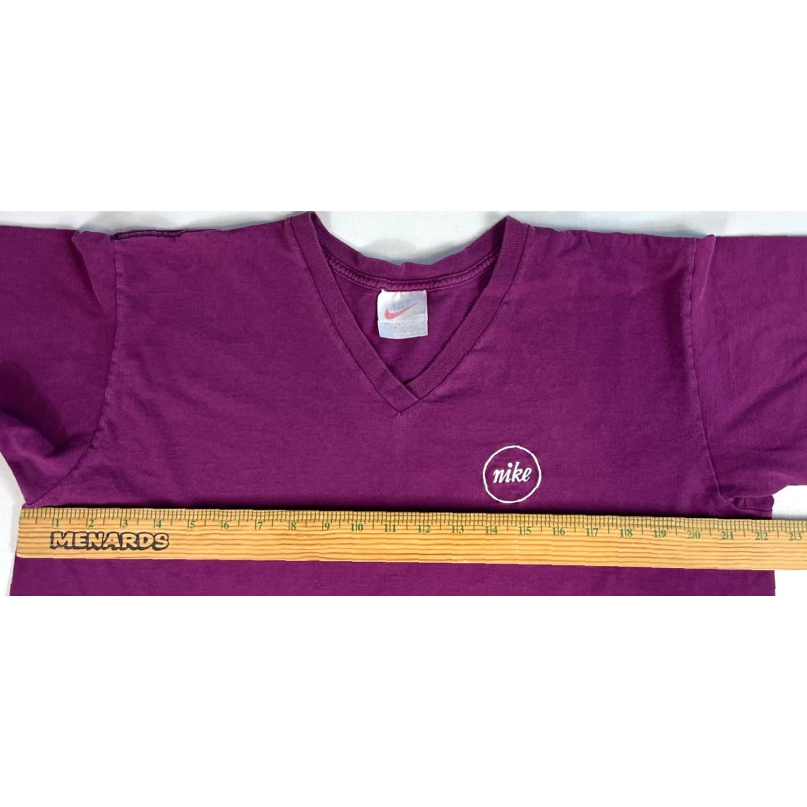 Nike VINTAGE Nike Men's T-Shirt Magenta V-Neck 90s Embroidered Logo Sz L Size US L / EU 52-54 / 3 - 8 Thumbnail