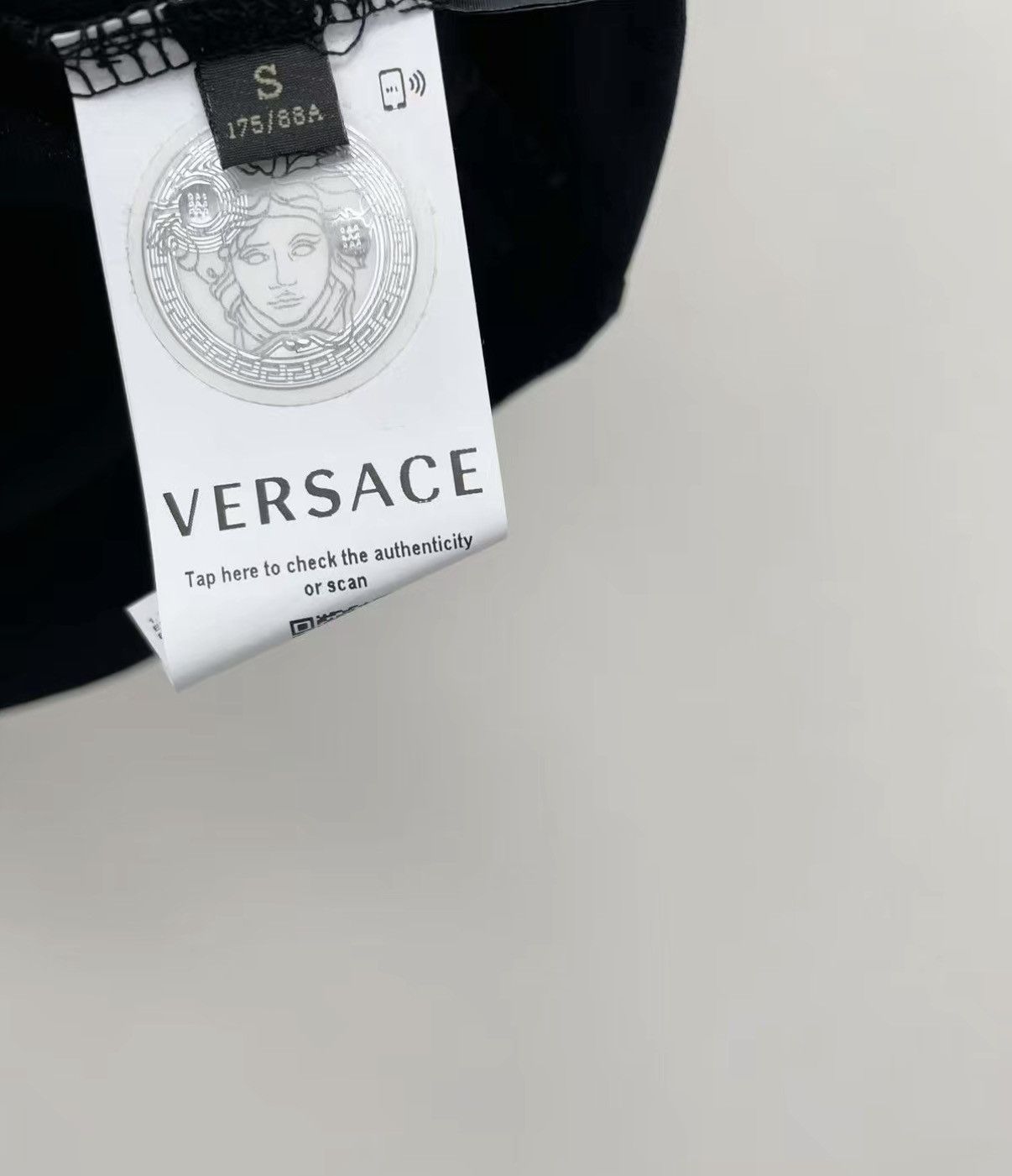 Versace VERSACE 100% Cotton Short Sleeve T-shirt J30 Size US S / EU 44-46 / 1 - 7 Thumbnail