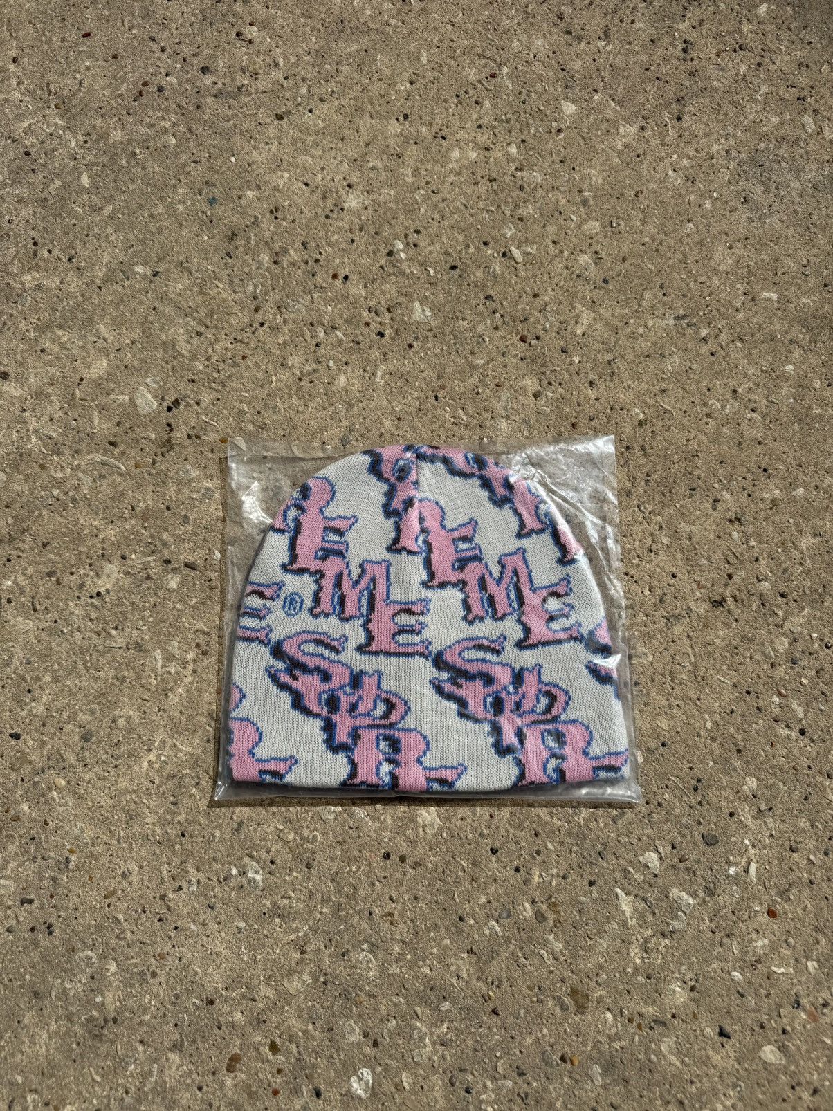 Supreme Supreme SS26 Gothic Slant Beanie white / pink Size ONE SIZE - 2 Thumbnail