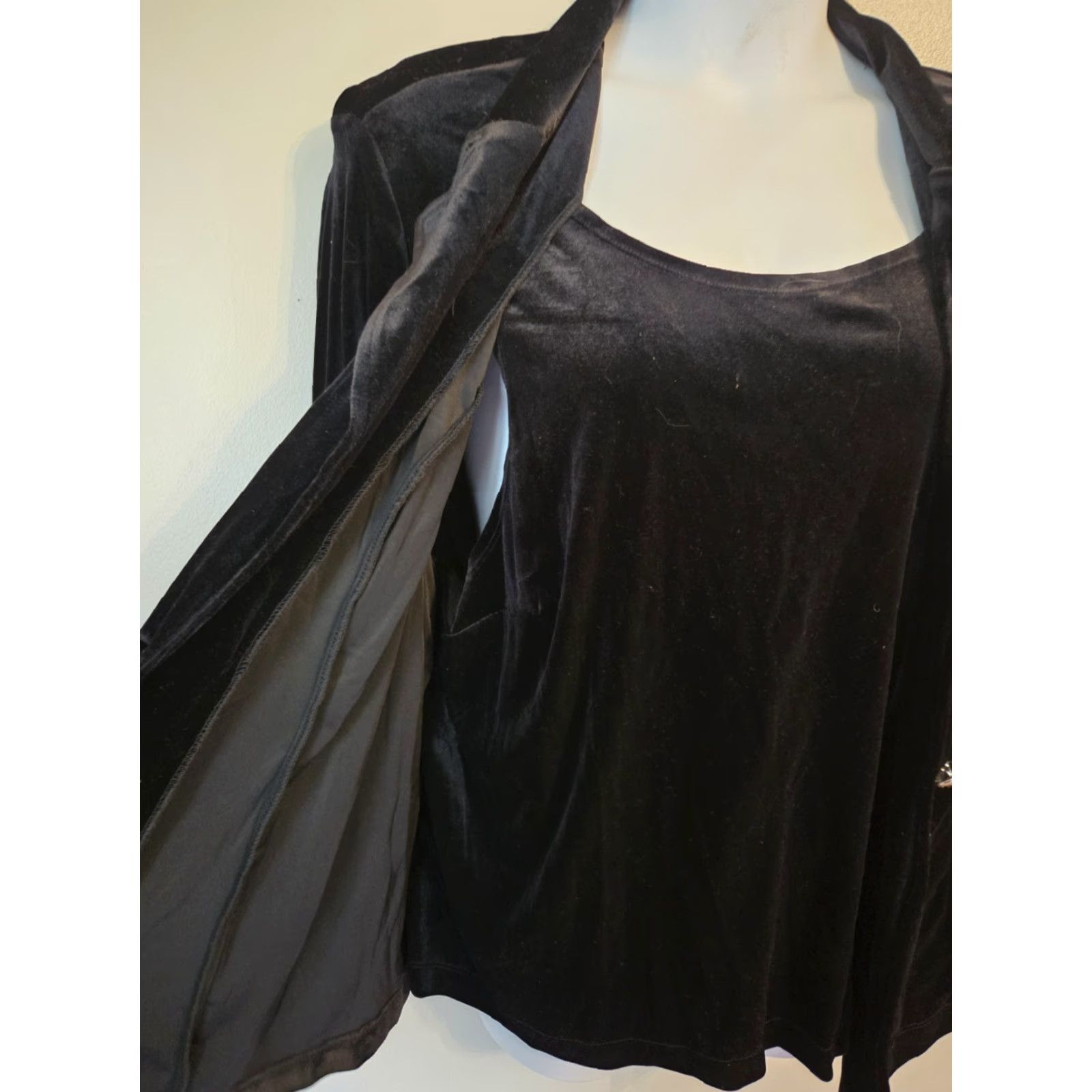Vintage VINTAGE Notations Woman Black Velvet Layered Look Jacket Shell Top 3X Shirt Womens Velvet Shell Top 90s Black Notations Vintage 3X Size XXL / US 16-18 / IT 52-54 - 2 Thumbnail
