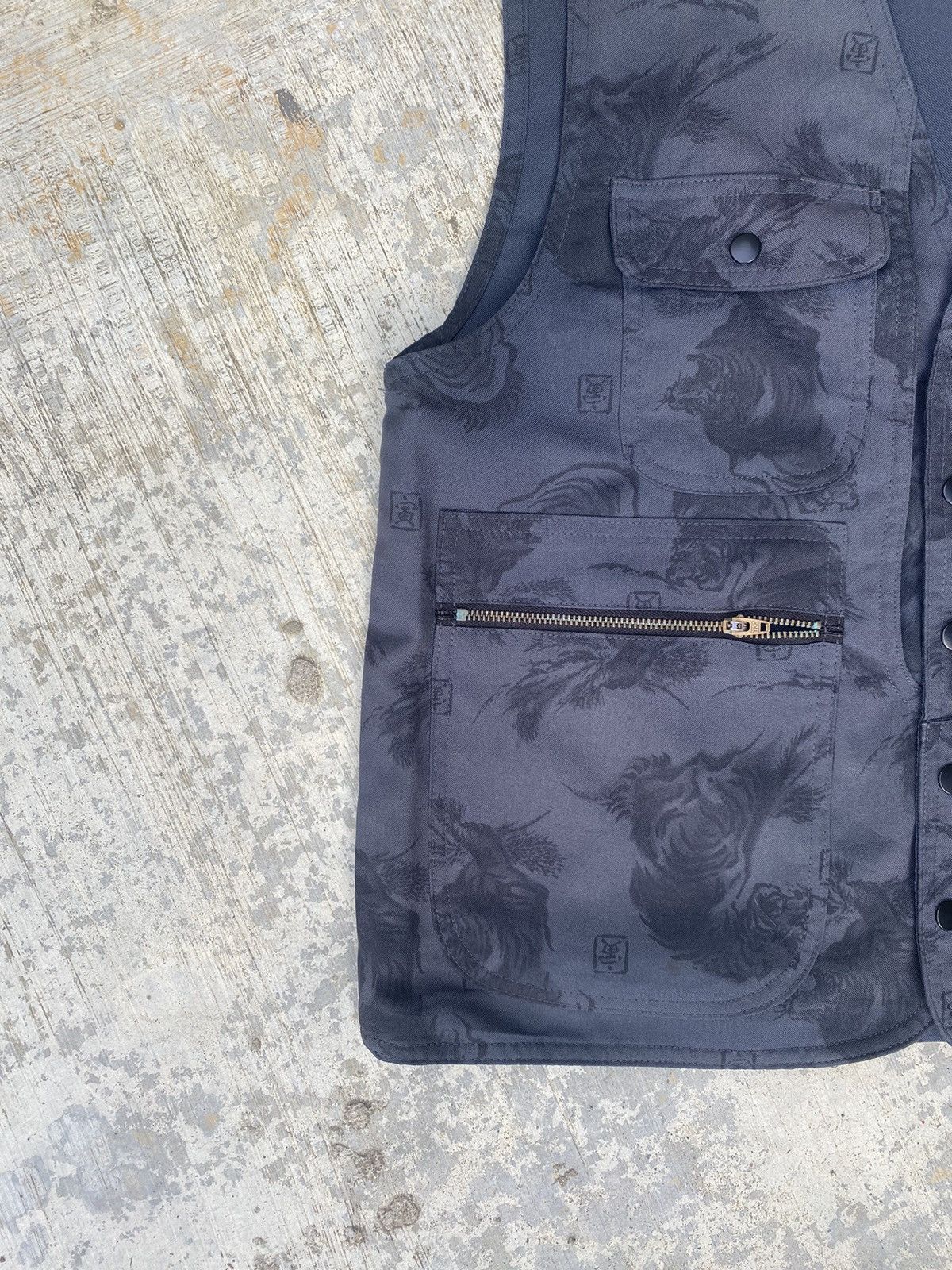 Japanese Brand Vintage Toraichi Tiger Printed Tech Vest Size US L / EU 52-54 / 3 - 5 Thumbnail