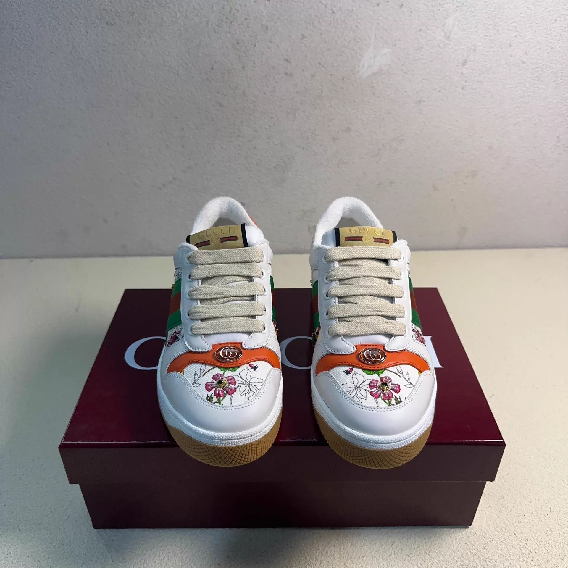 Gucci GUCCI Screener Floral Embroidered Distressed W 36.5 White Size US 6 / IT 36 - 2 Thumbnail