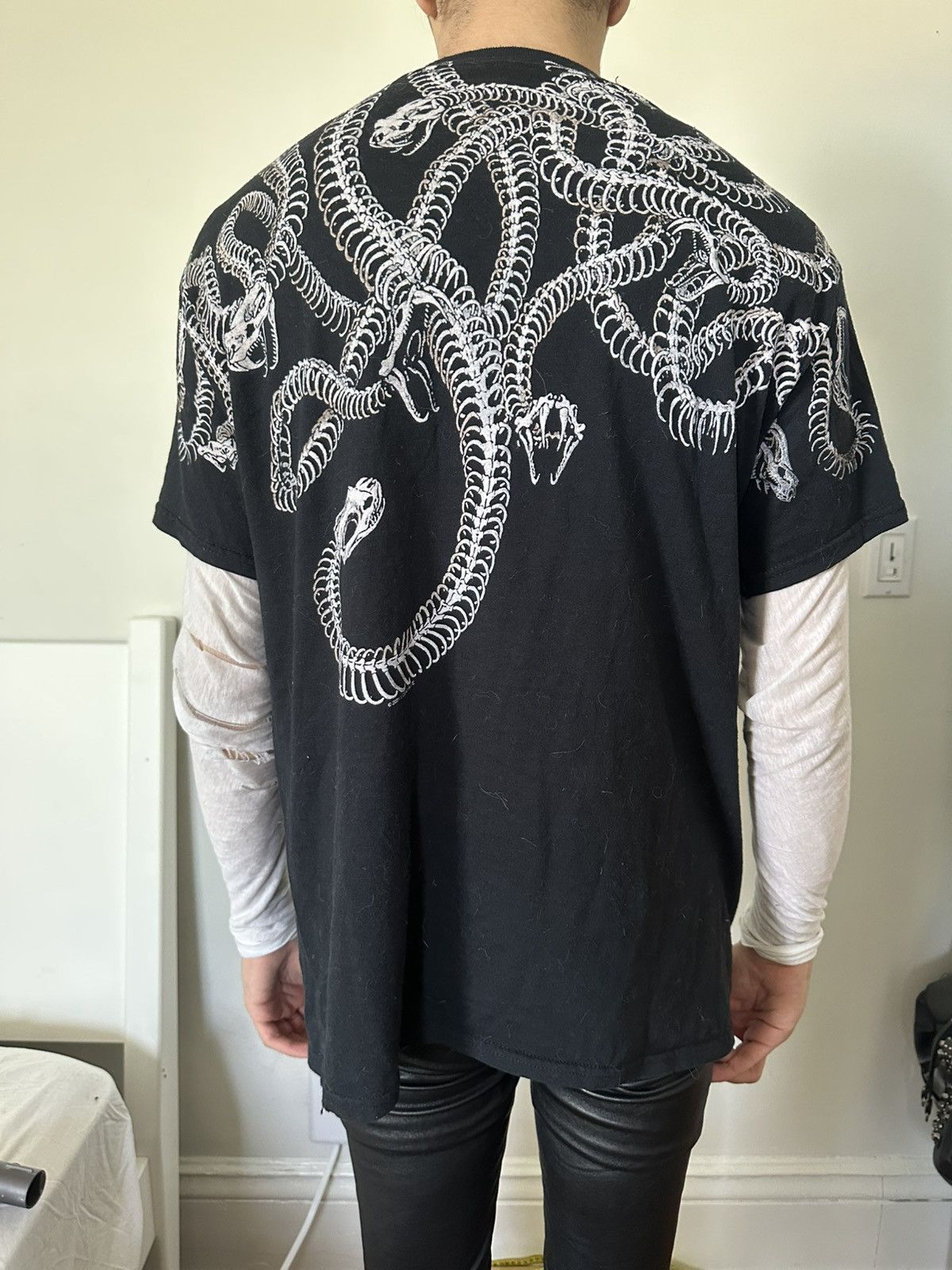 Vintage Liquid blue , skull and snakes T-shirt Size US L / EU 52-54 / 3 - 4 Thumbnail