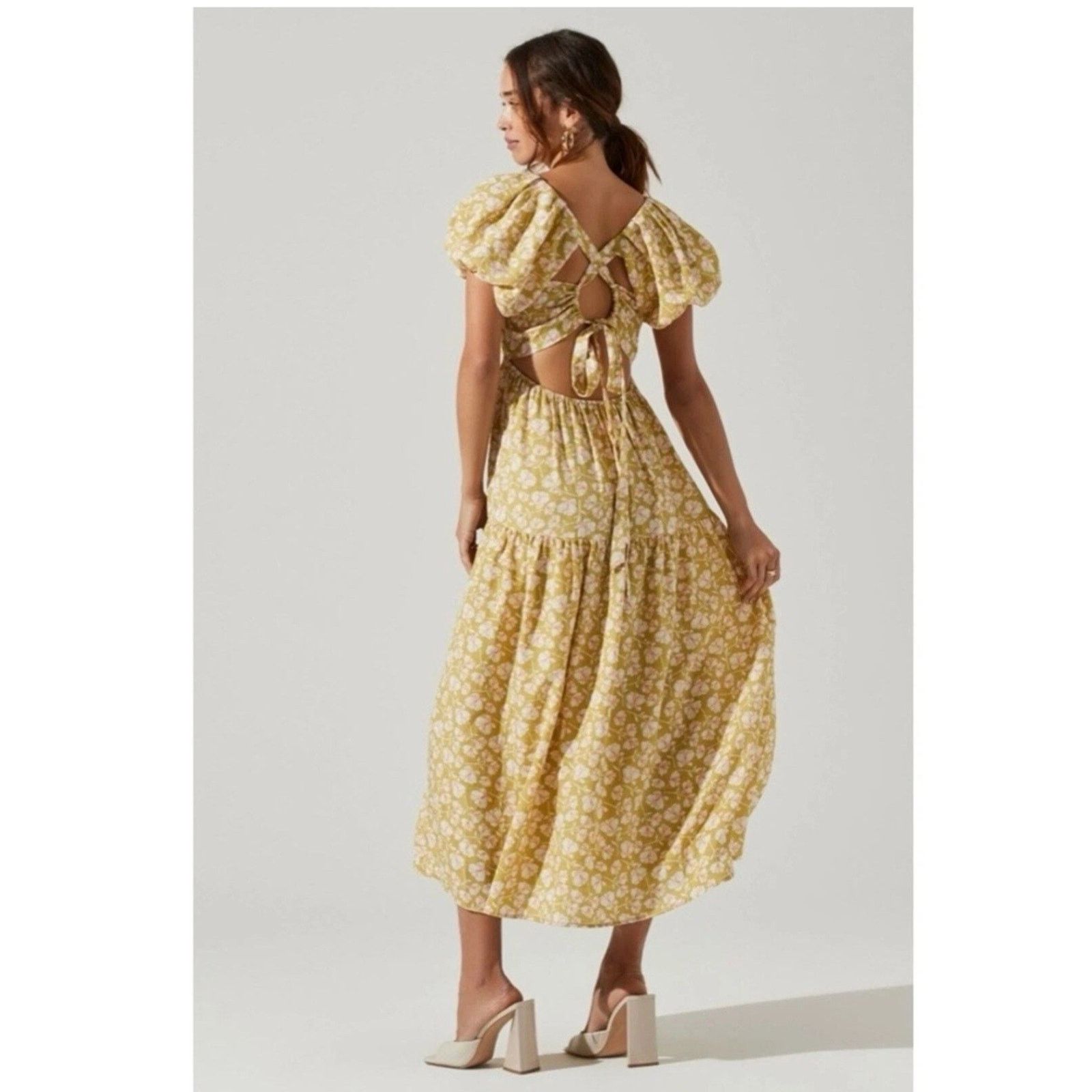 ASTR The Label ASTR The Label Green Floral Bubble Sleeve Tiered Midi Dress Size M / US 6-8 / IT 42-44 - 2 Thumbnail