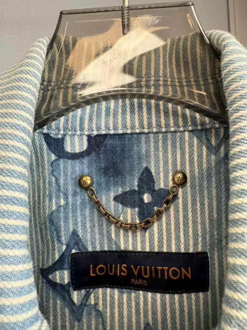 Louis Vuitton Louis Vuitton Ink rendering striped denim shirt Size US M / EU 48-50 / 2 - 4 Thumbnail