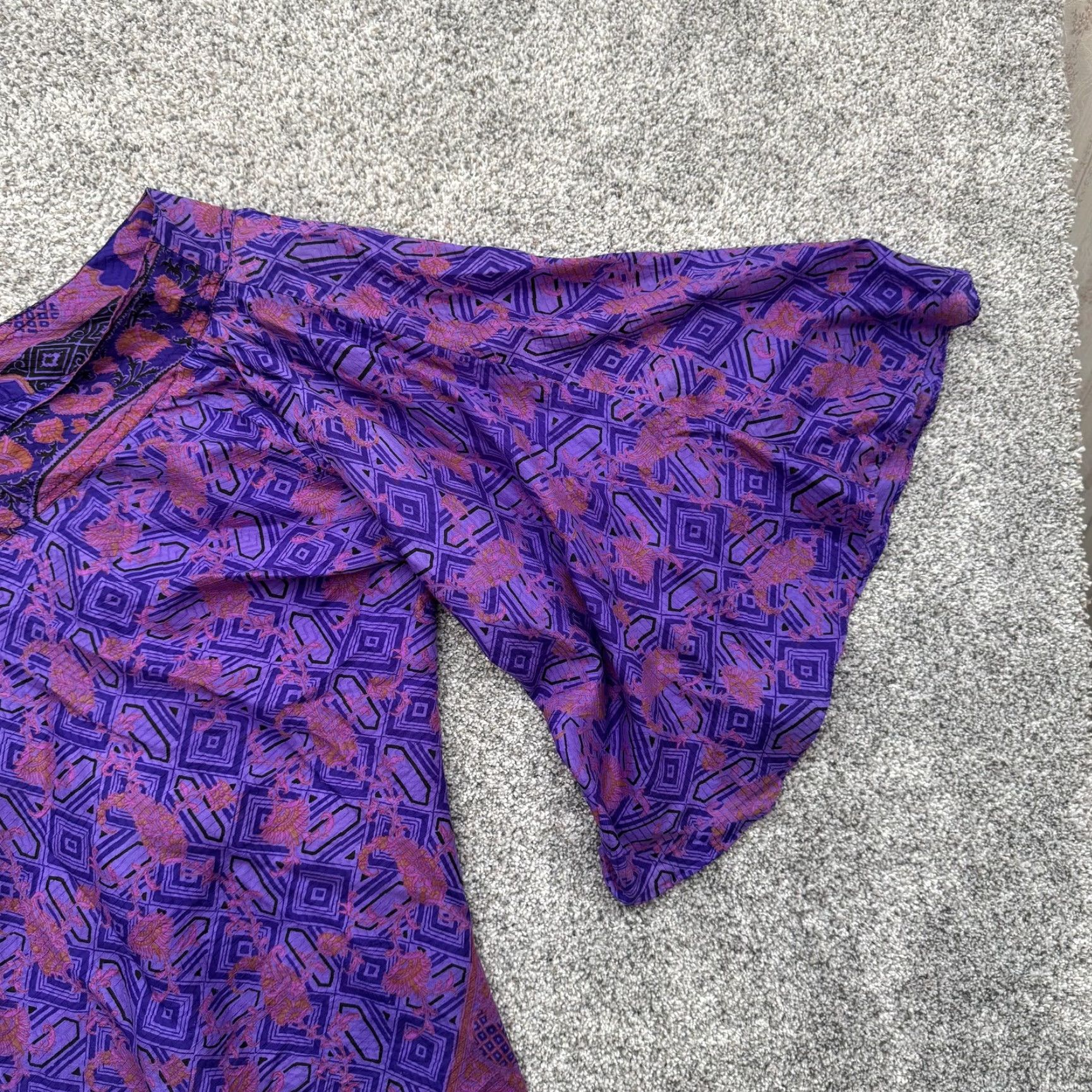 Vintage VINTAGE Boho Silk Blouse XL Purple Geometric Kimono Sleeve 3/4 Flutter V-Neck Women Adults Festival Whimsigoth Bohemian Size XL / US 12-14 / IT 48-50 - 4 Thumbnail
