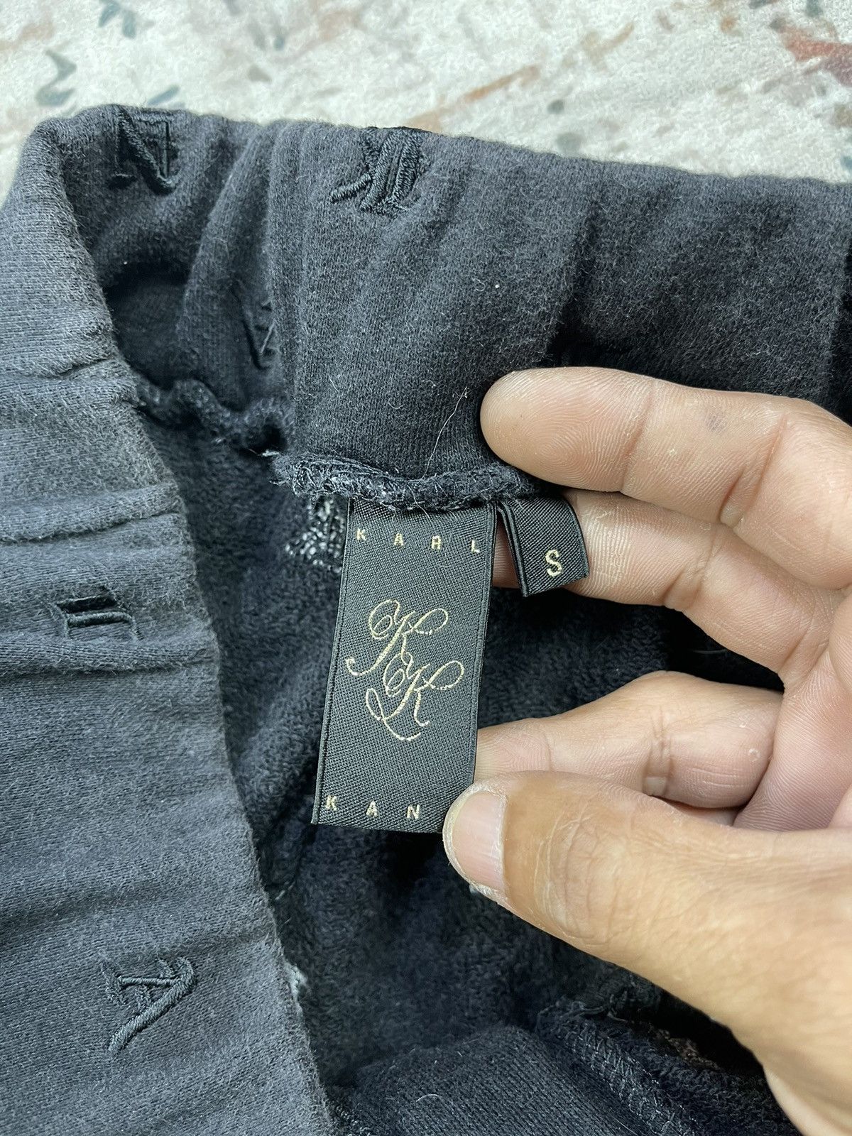 Karl Kani Karl Kani Short Sweat With All Over Micro Embroidery Size US 30 / EU 46 - 11 Thumbnail