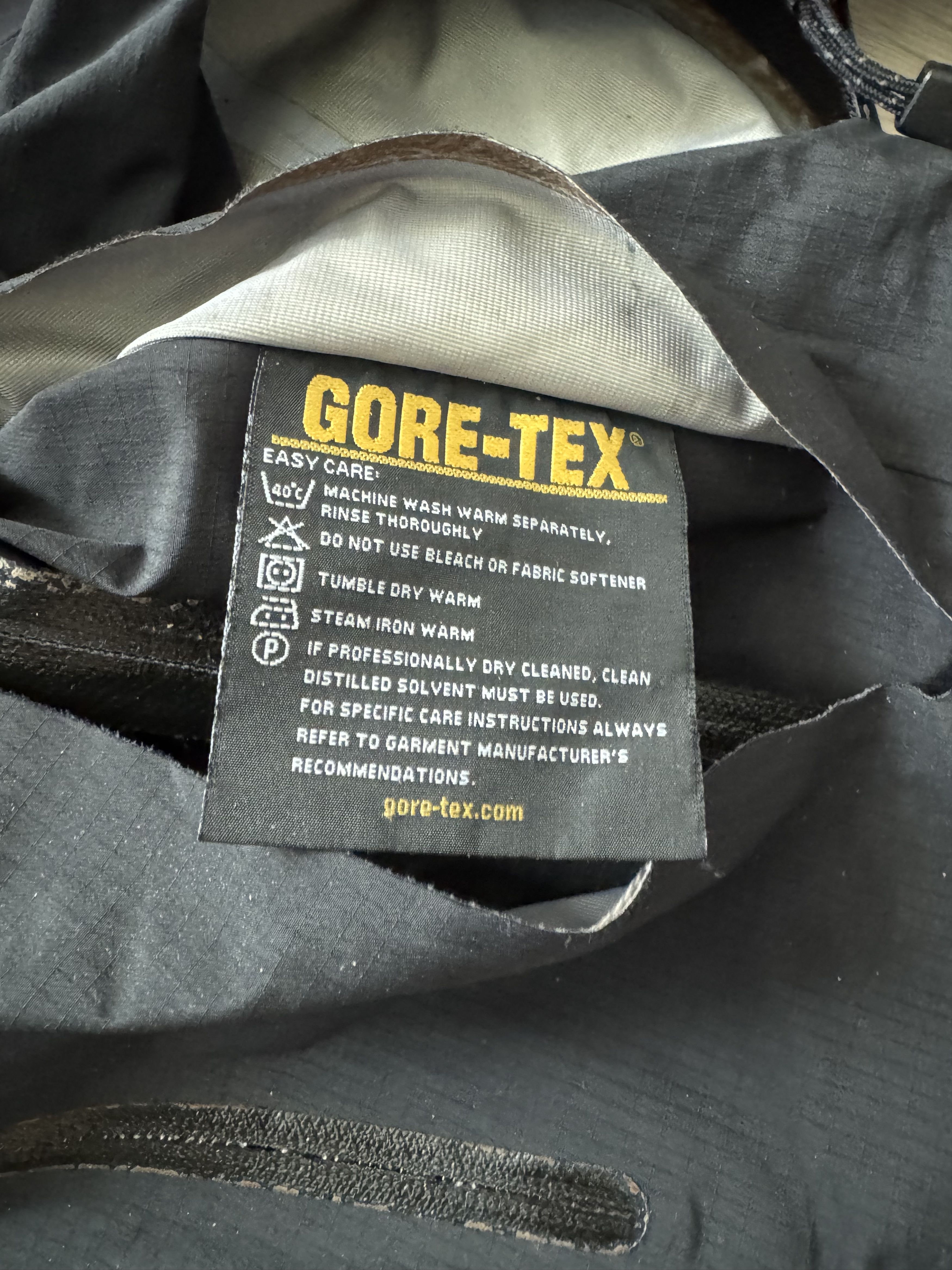 Arc'teryx Arc'teryx Theta AR Black Sangria Gore-Tex XCR Jacket Vintage Size US M / EU 48-50 / 2 - 10 Thumbnail