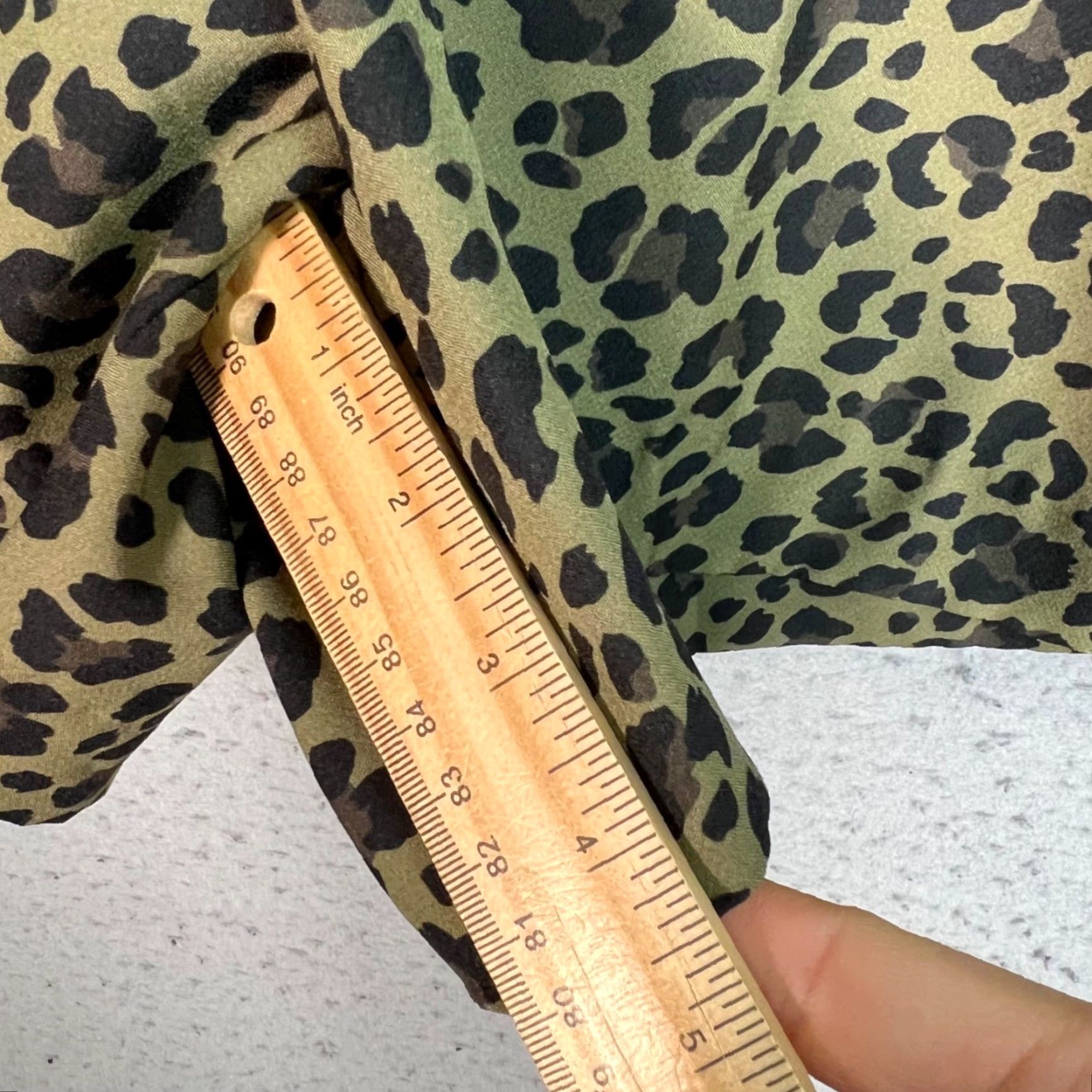 Zara Zara Womens Bermuda Shorts Leopard Print High-Waisted Medium Green Adult Womens Regular Polyester Elastane Blend- 4.5 In Inseam Size 32" / US 10 / IT 46 - 7 Thumbnail