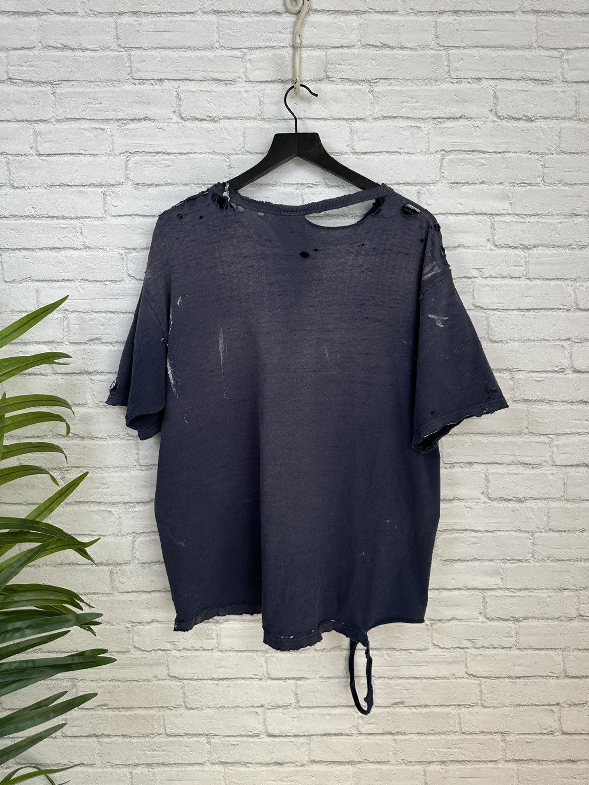 Champion (XL) PAINT THRASHED DESTROYED Vintage Champion T Shirt Size US XL / EU 56 / 4 - 9 Thumbnail