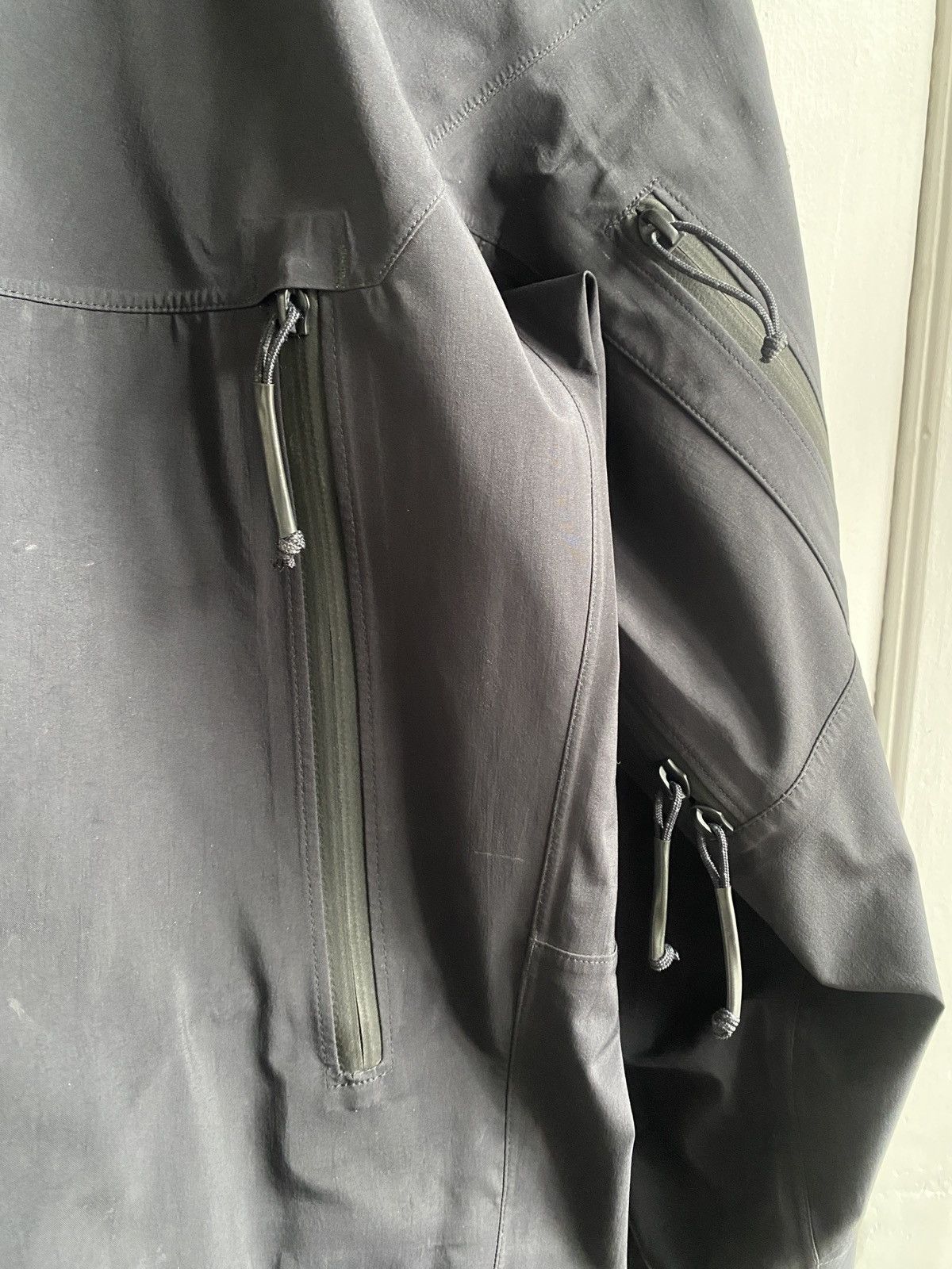 Arc'teryx LEAF Alpha Gen 1 Size US M / EU 48-50 / 2 - 3 Thumbnail