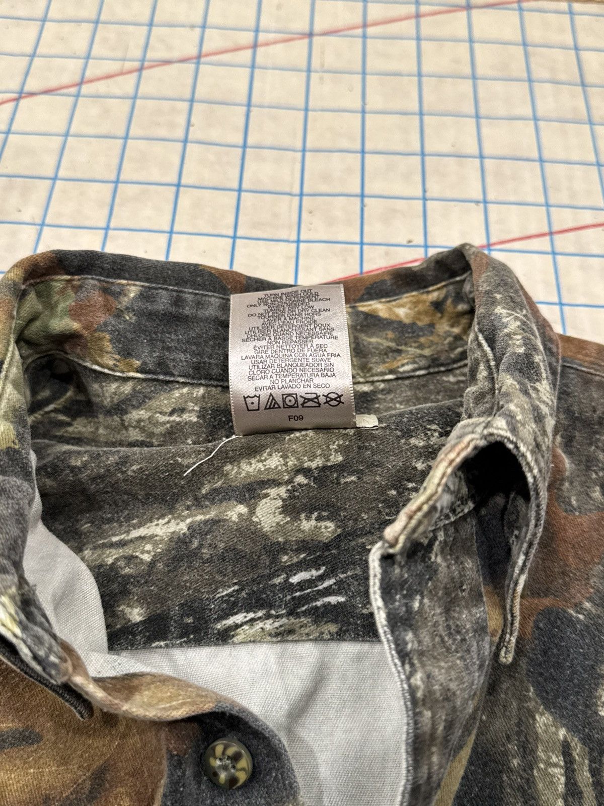 Mossy Oaks Vintage Mossy Oaks Camo Button Up Shirt Mens Size Large Size US L / EU 52-54 / 3 - 6 Thumbnail