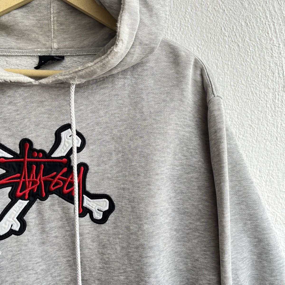 VINTAGE STUSSY SKULL BIG LOGO FRONT DISTRESSED HOODIE