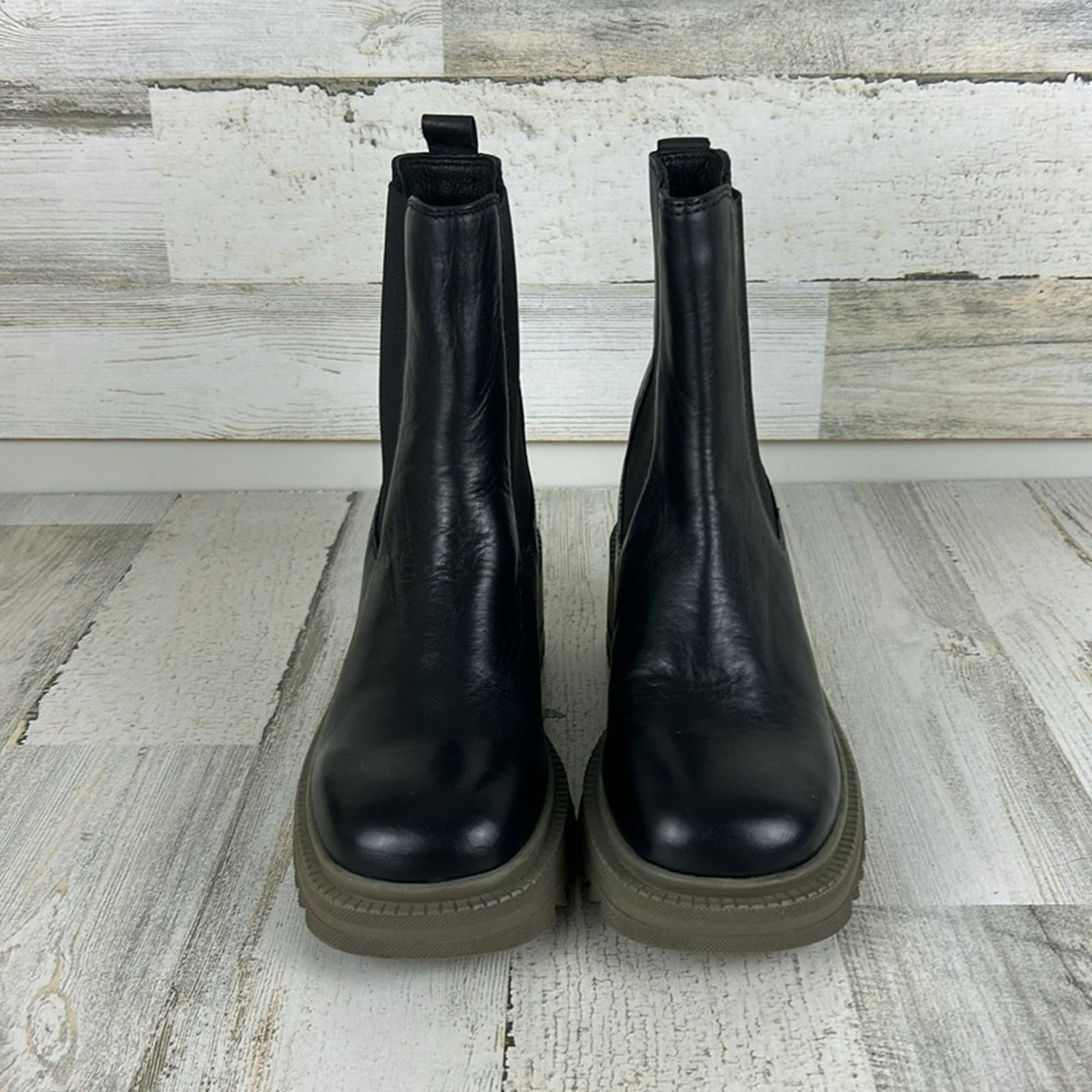 Vince Camuto Vince Camuto Anikaa womens 5 1/2M Black leather ankle boots Size US 5.5 / IT 35.5 - 4 Thumbnail